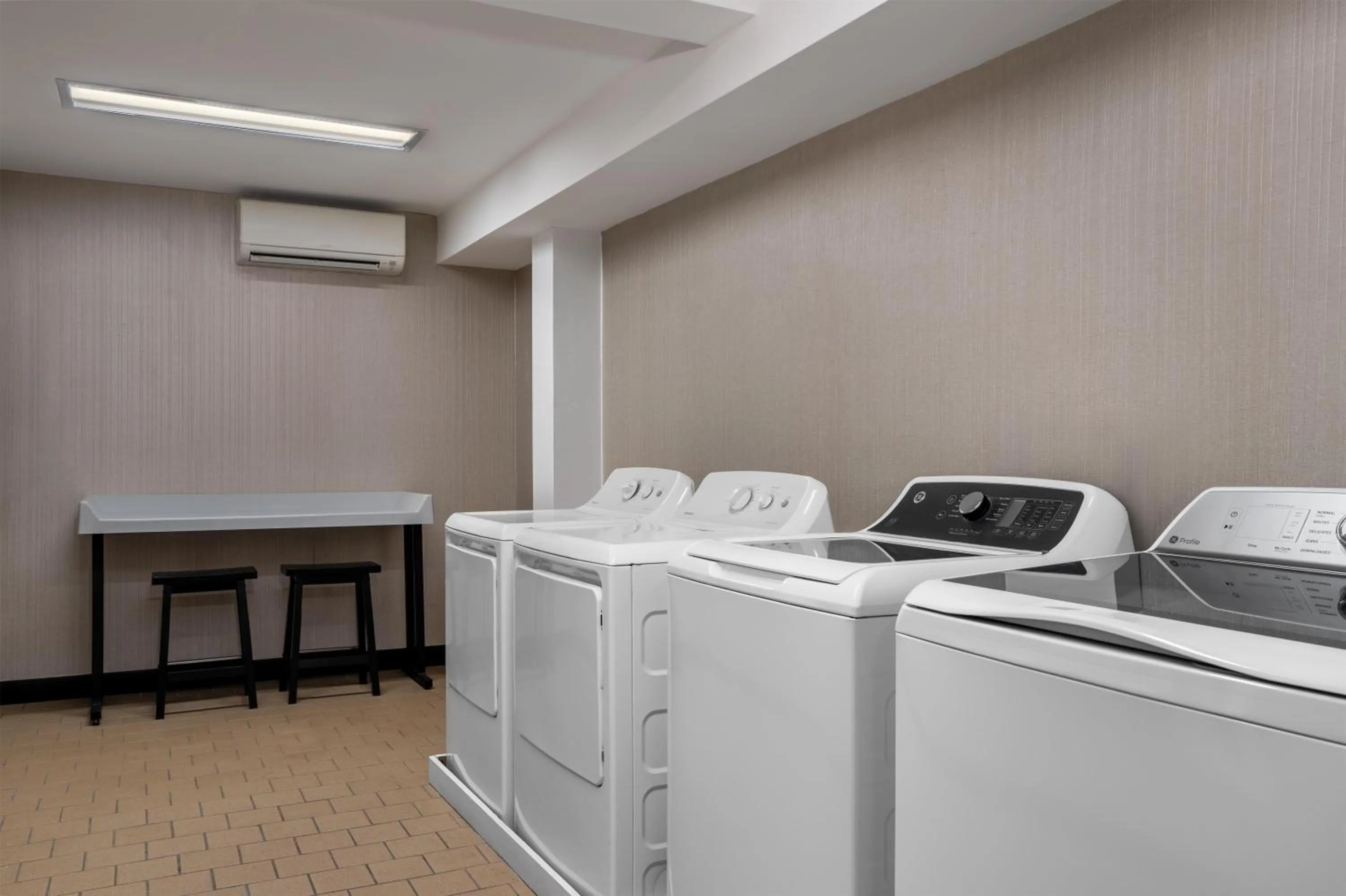 laundry in Hampton Inn & Suites By Hilton - Rockville Centre
