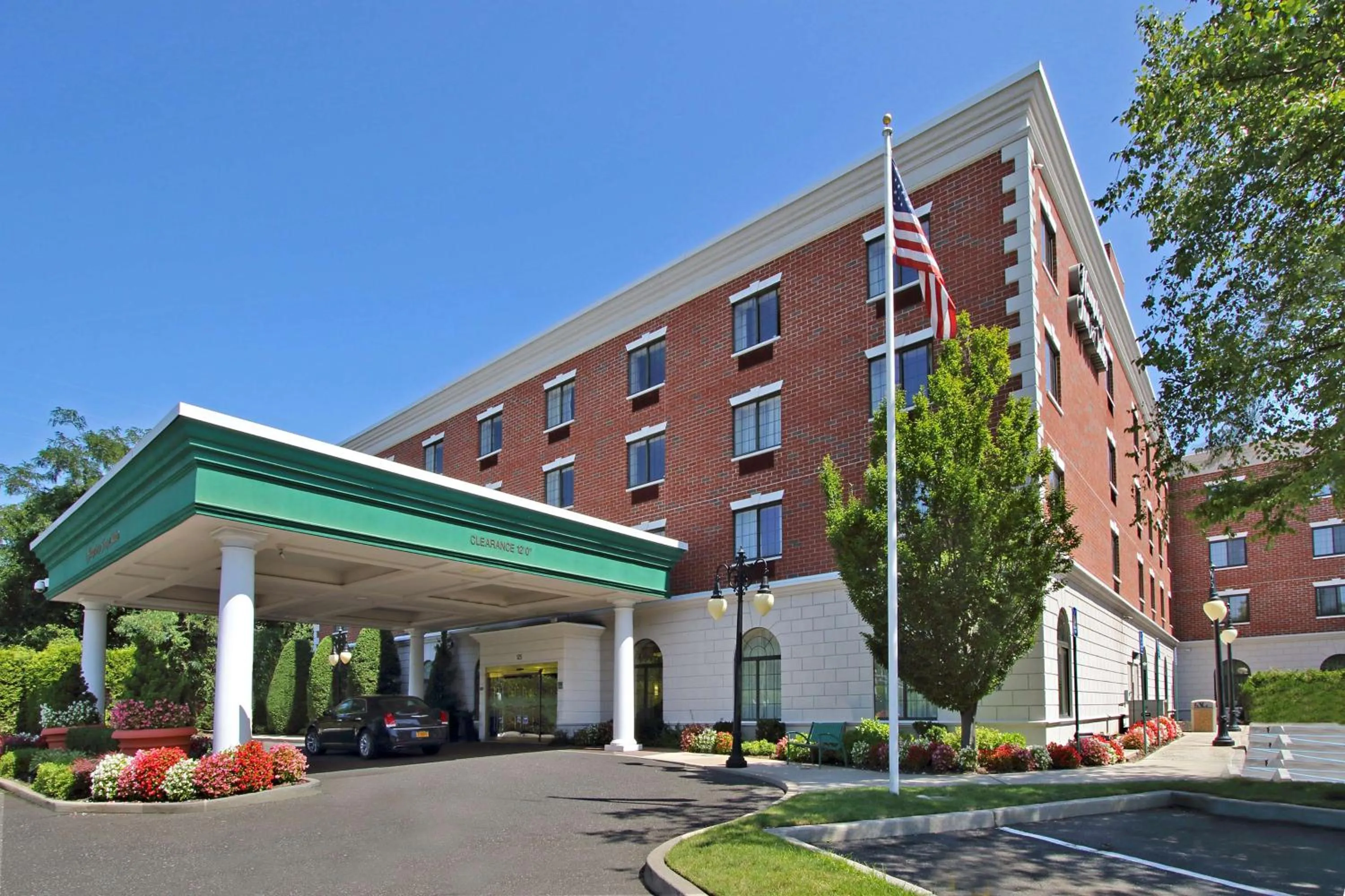 Property building in Hampton Inn & Suites By Hilton - Rockville Centre