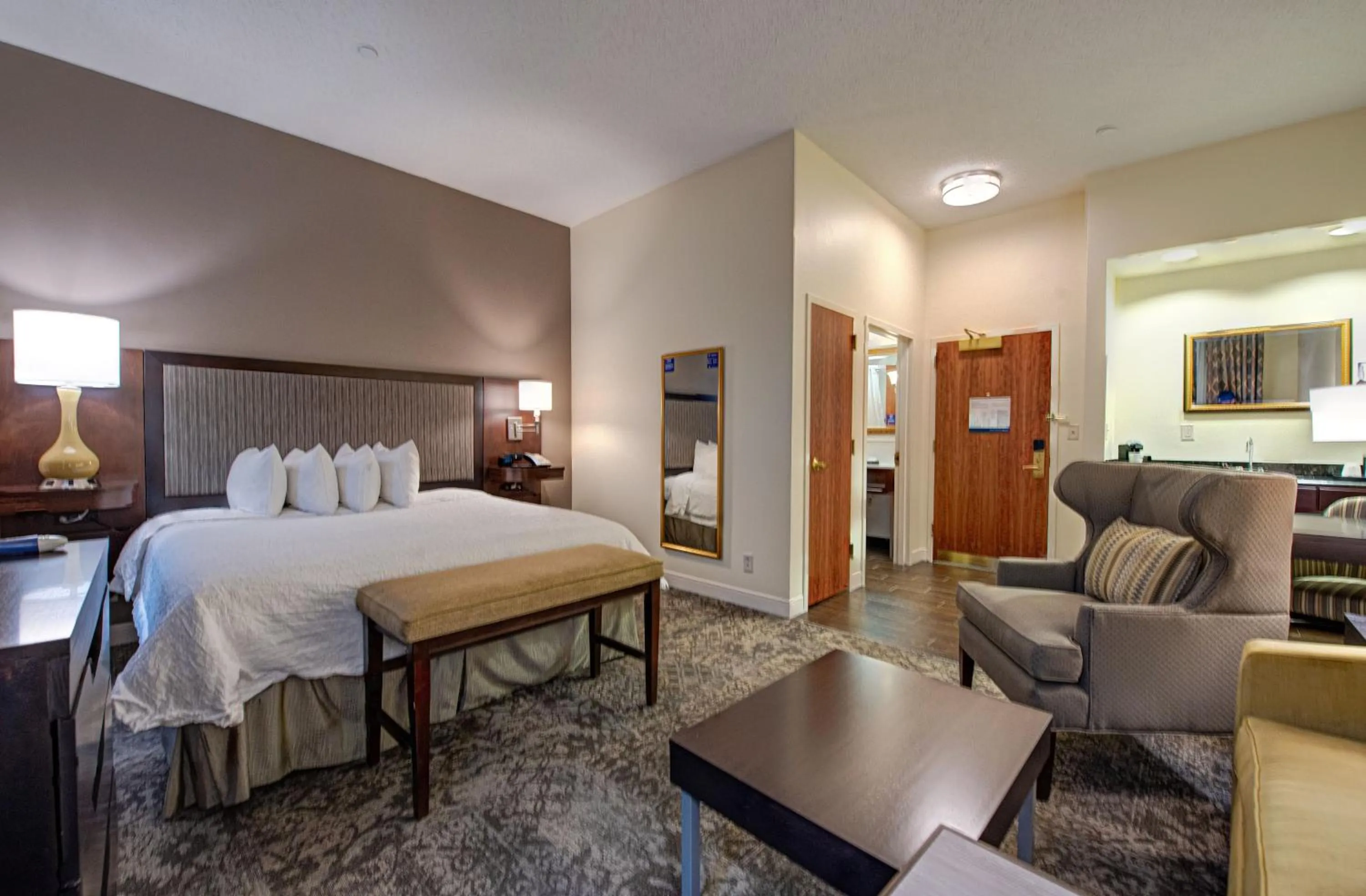 Bedroom in Hampton Inn & Suites By Hilton - Rockville Centre