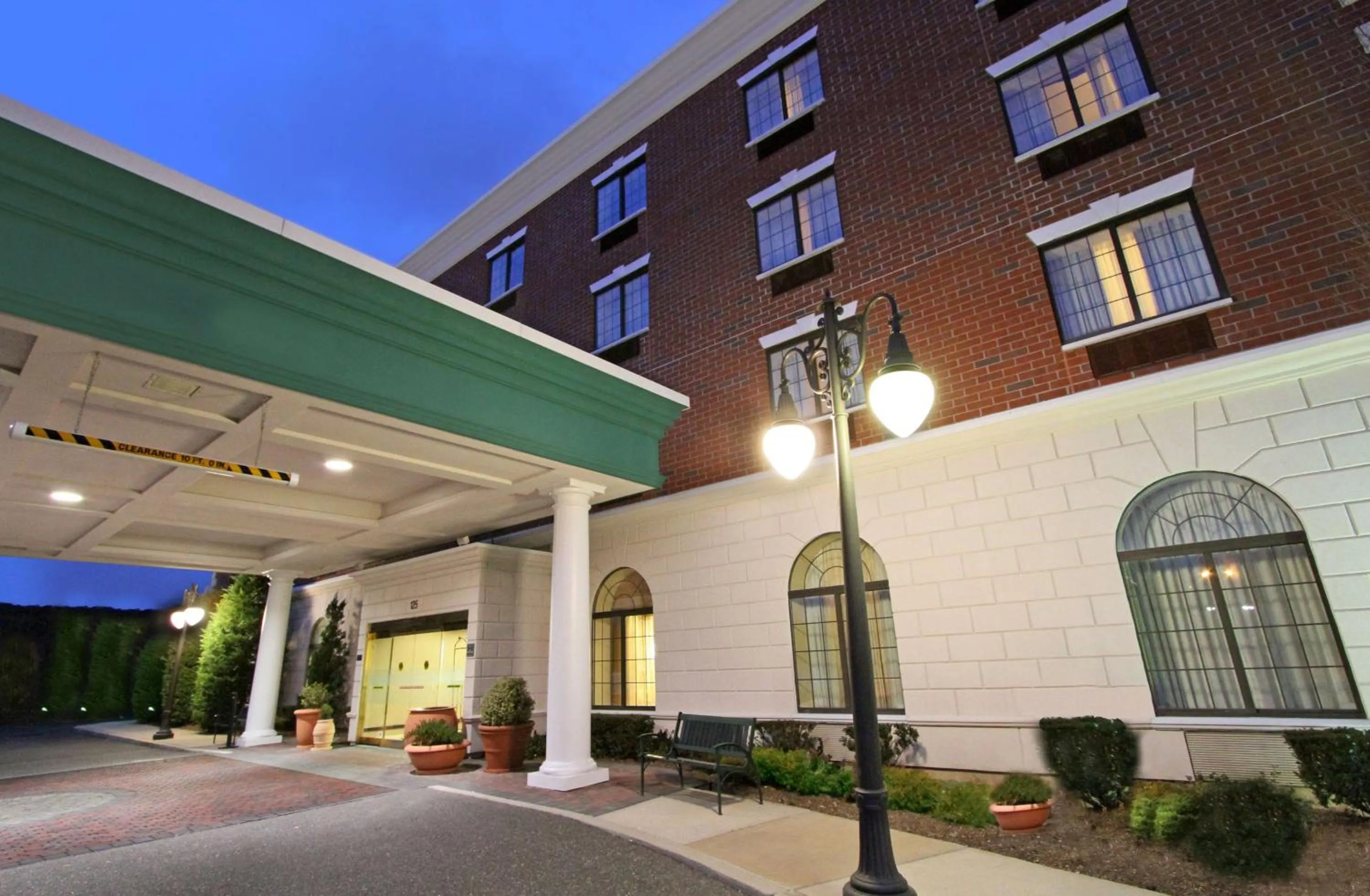 Property building in Hampton Inn & Suites By Hilton - Rockville Centre