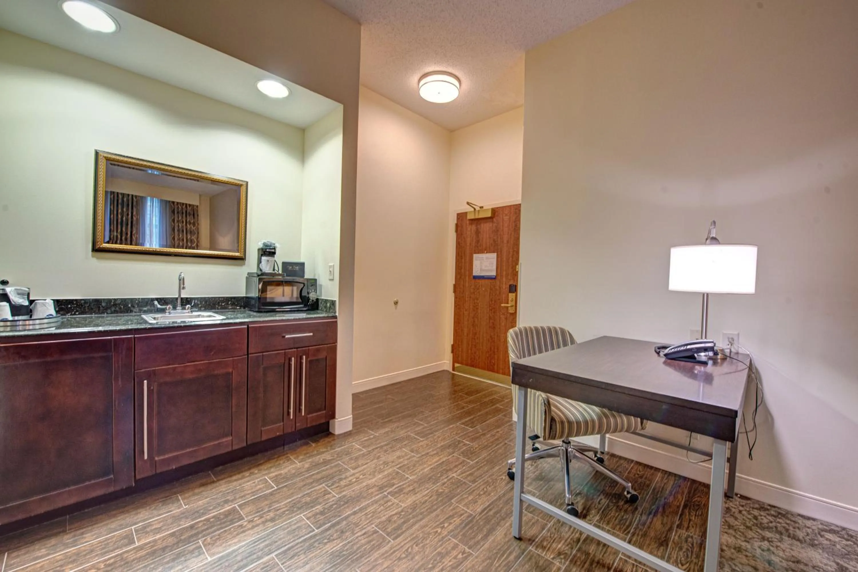 minibar in Hampton Inn & Suites By Hilton - Rockville Centre