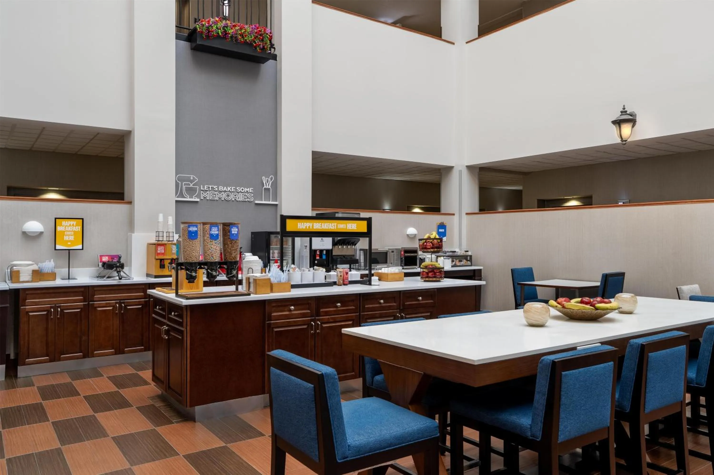 Breakfast in Hampton Inn & Suites By Hilton - Rockville Centre