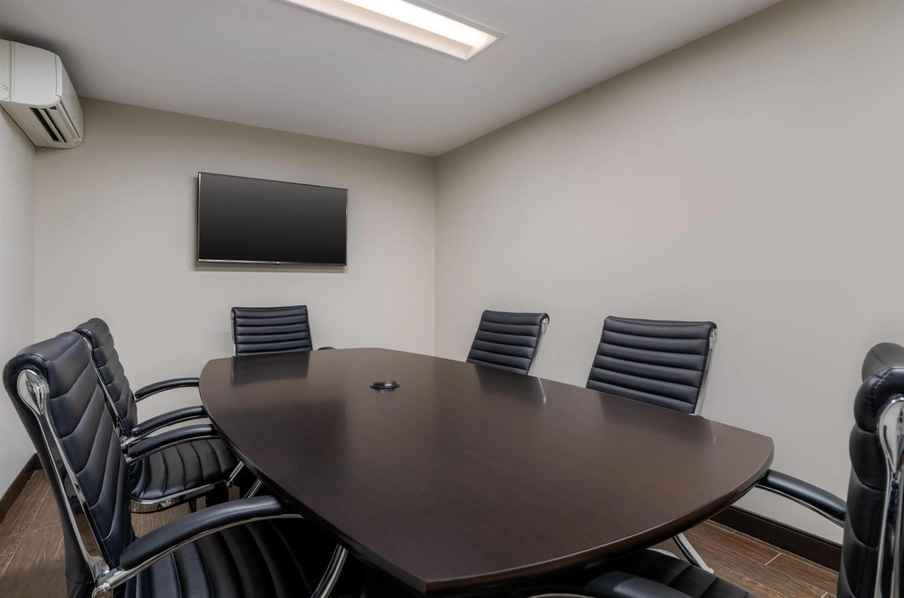 Meeting/conference room in Hampton Inn & Suites By Hilton - Rockville Centre