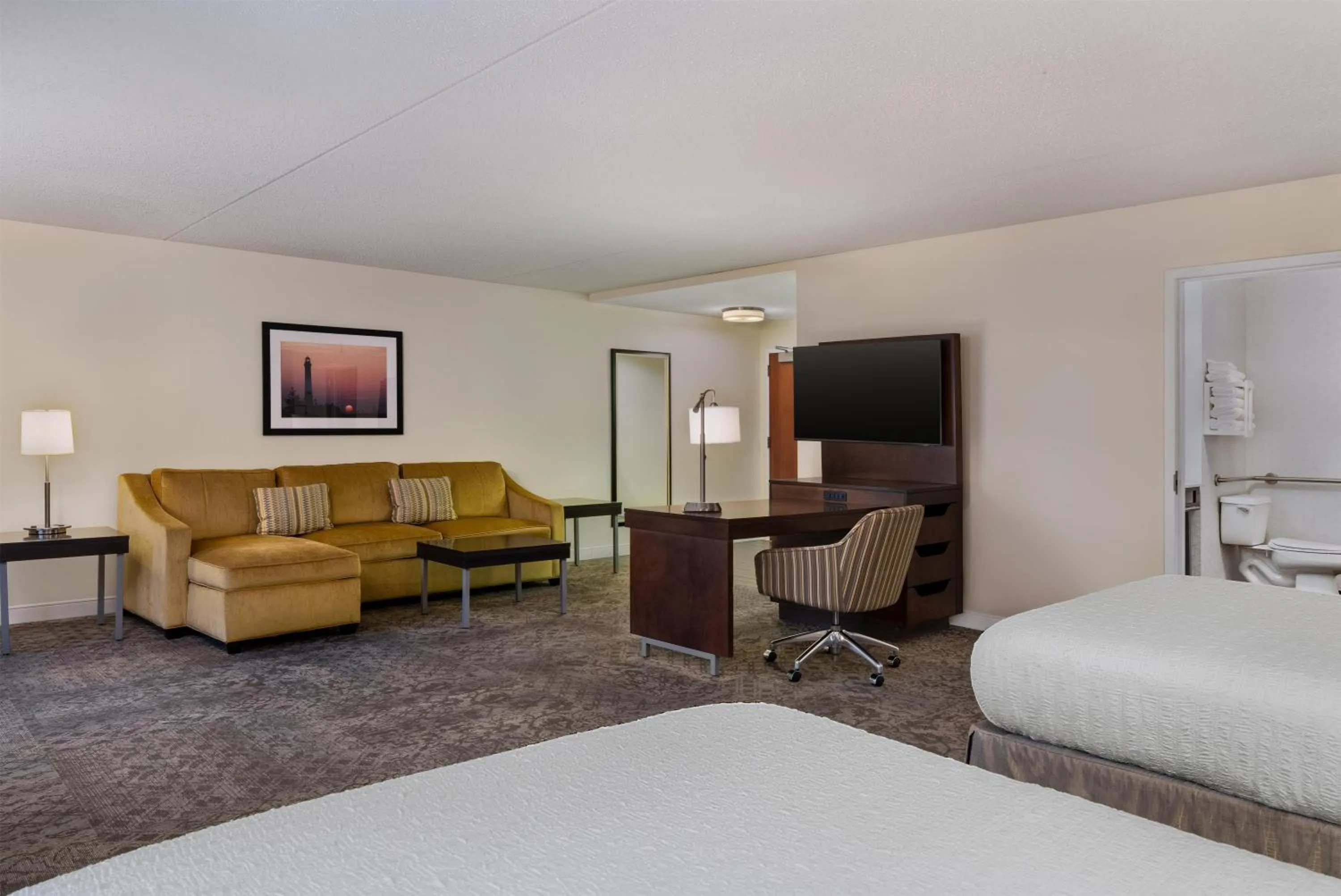 Bedroom, Bed in Hampton Inn & Suites By Hilton - Rockville Centre