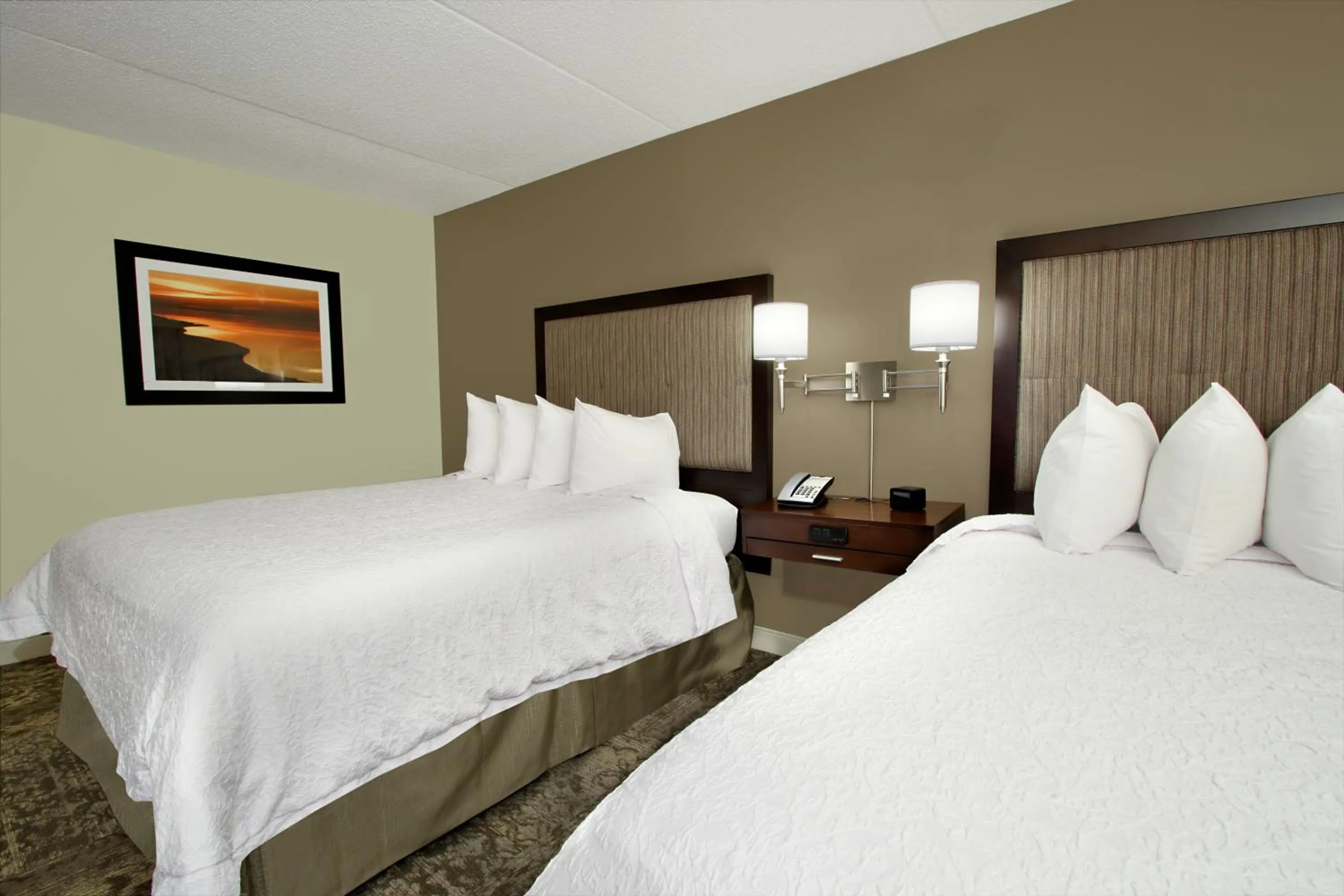 Bedroom, Bed in Hampton Inn & Suites By Hilton - Rockville Centre