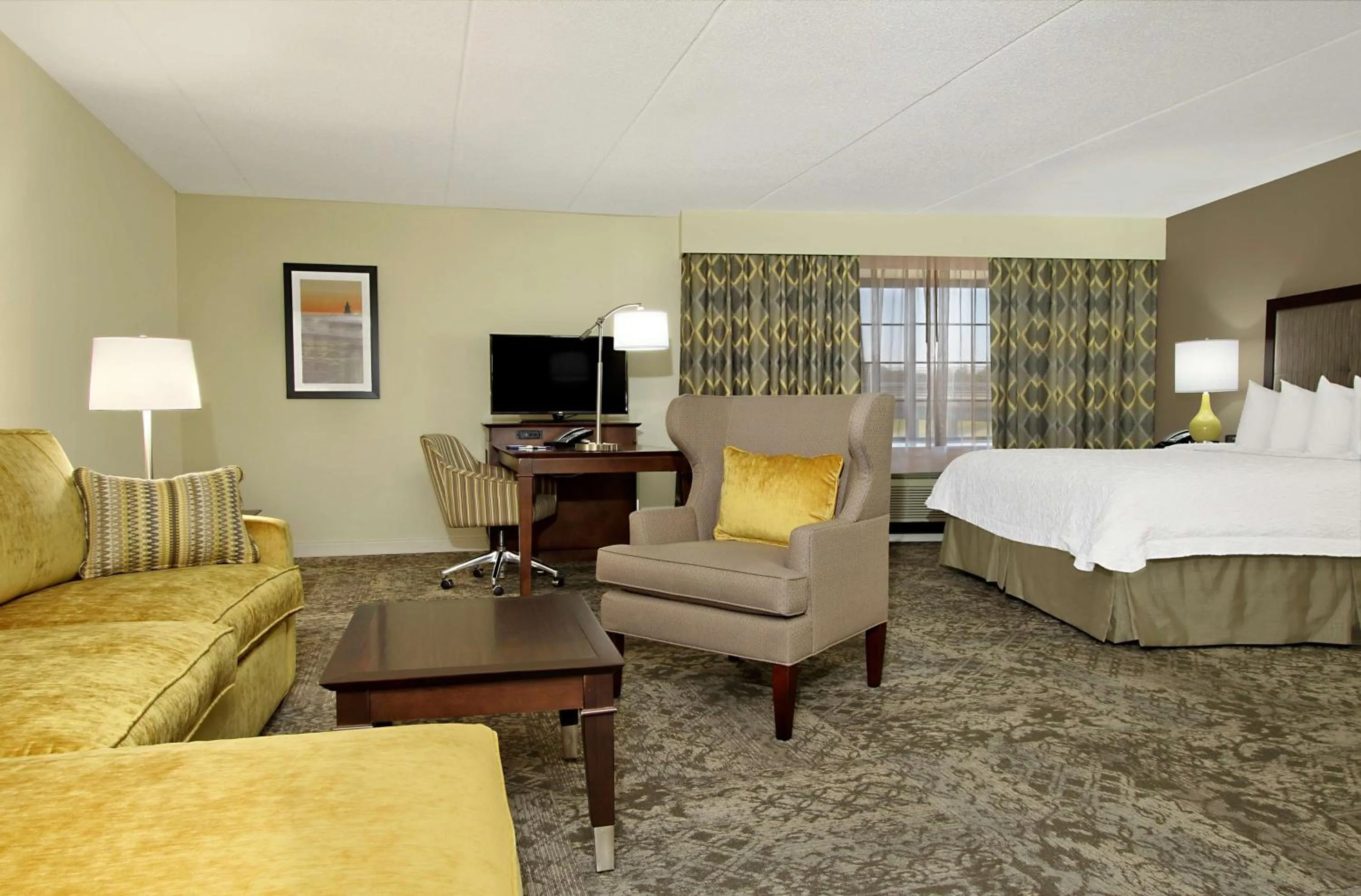 Bedroom, Bed in Hampton Inn & Suites By Hilton - Rockville Centre