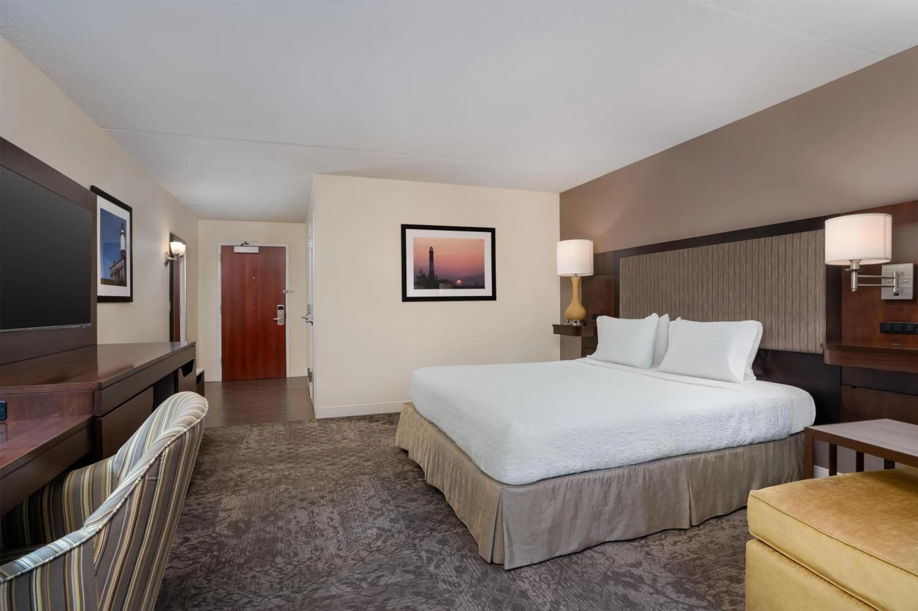Bed in Hampton Inn & Suites By Hilton - Rockville Centre