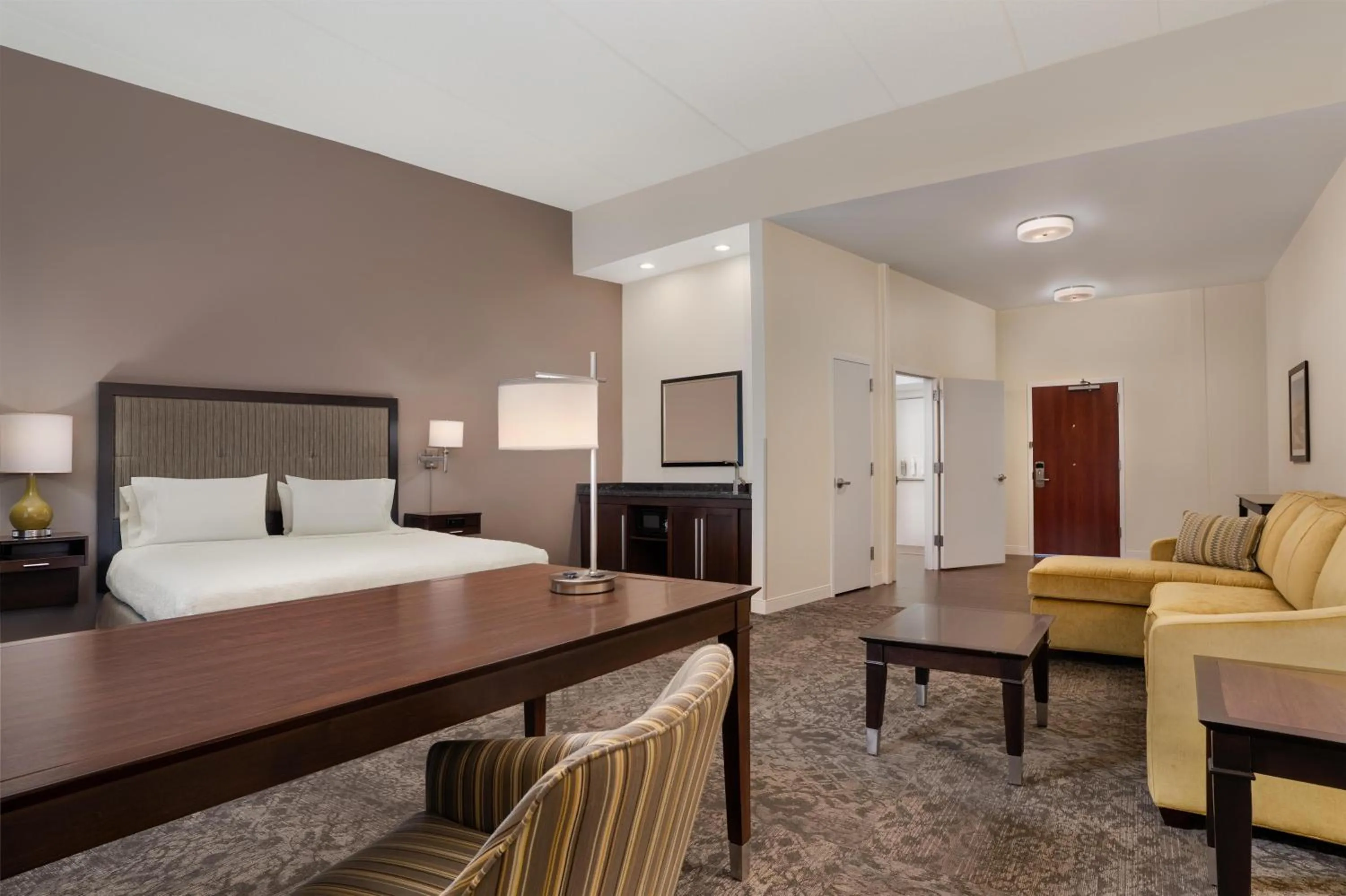 Bedroom, Bed in Hampton Inn & Suites By Hilton - Rockville Centre