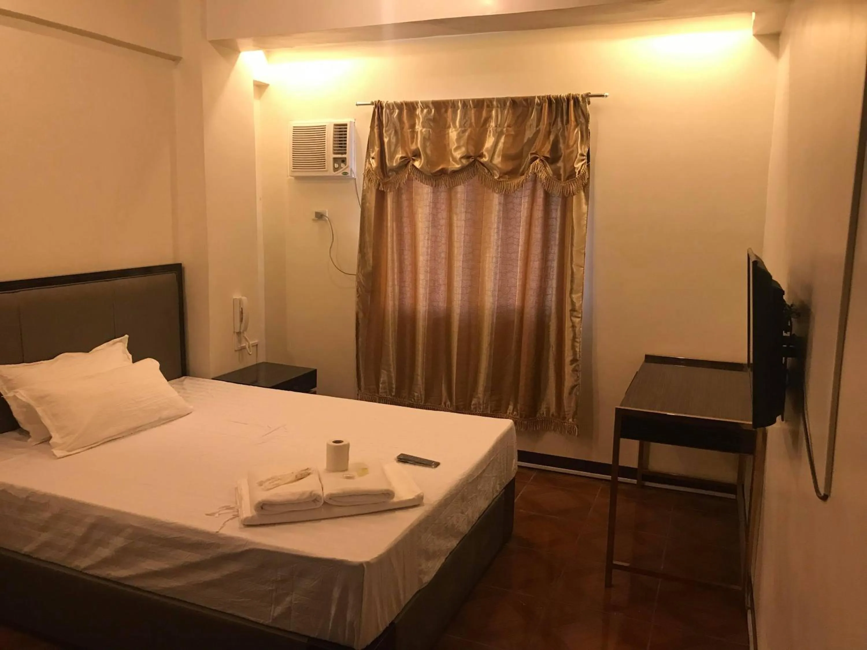 Bed in Meaco Royal Hotel - Malabon