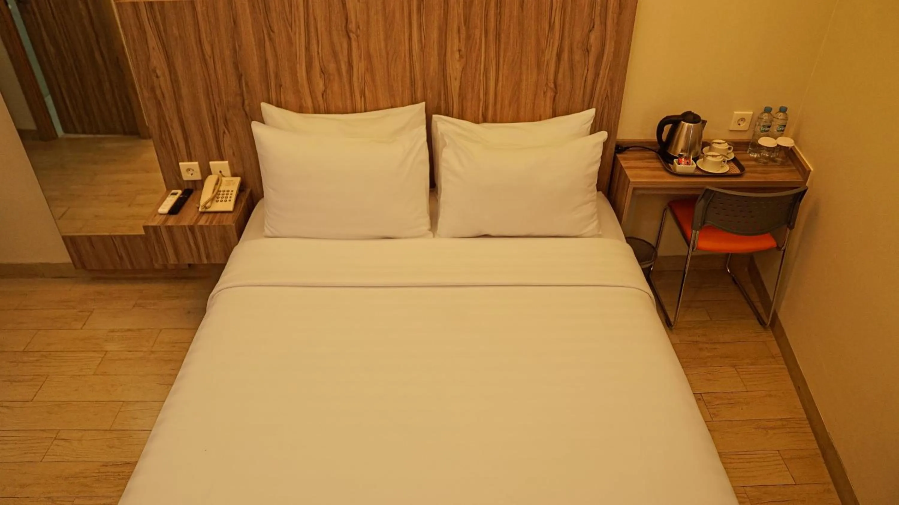 Bed in Hotel Cikini
