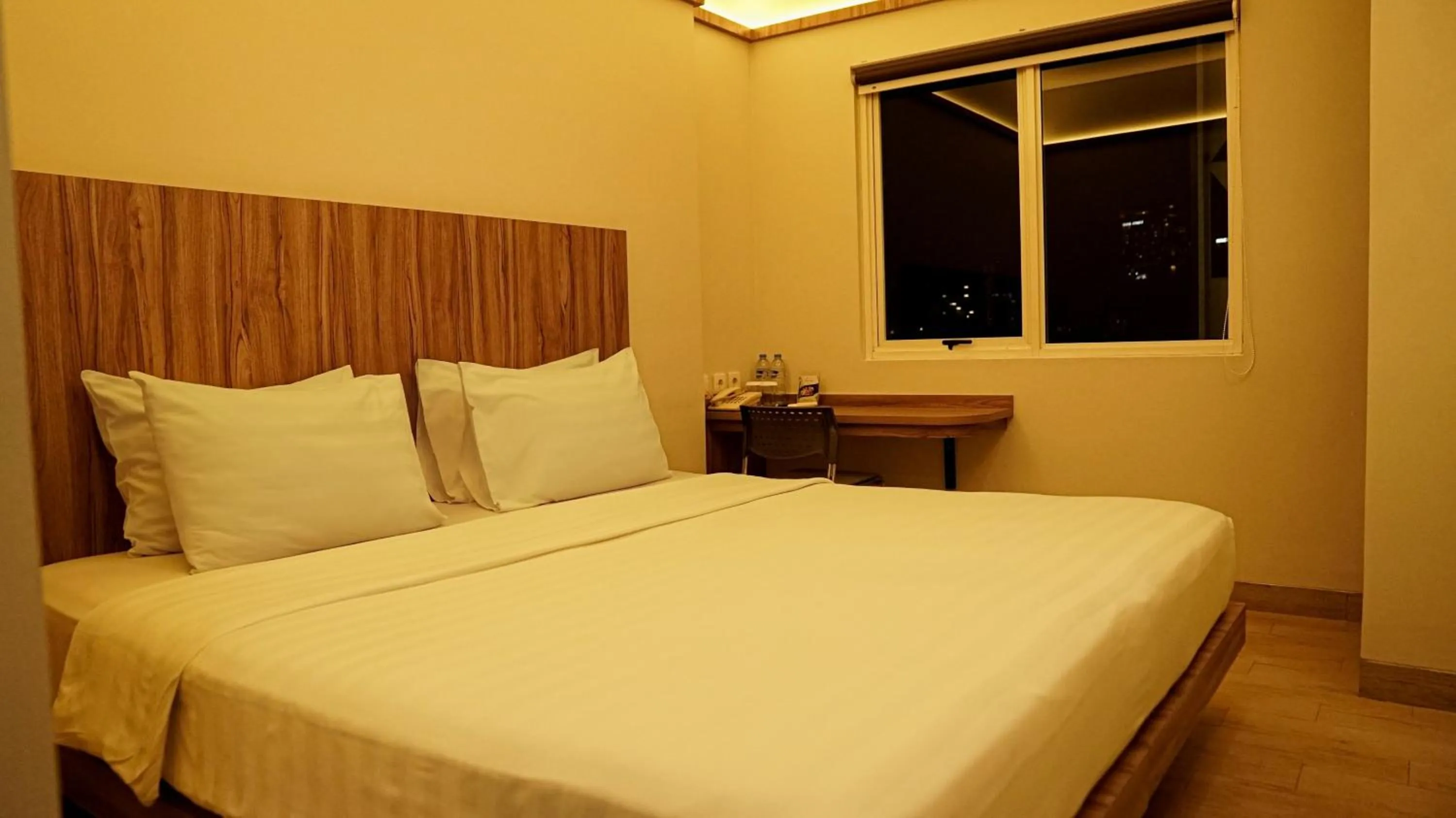 Bed in Hotel Cikini
