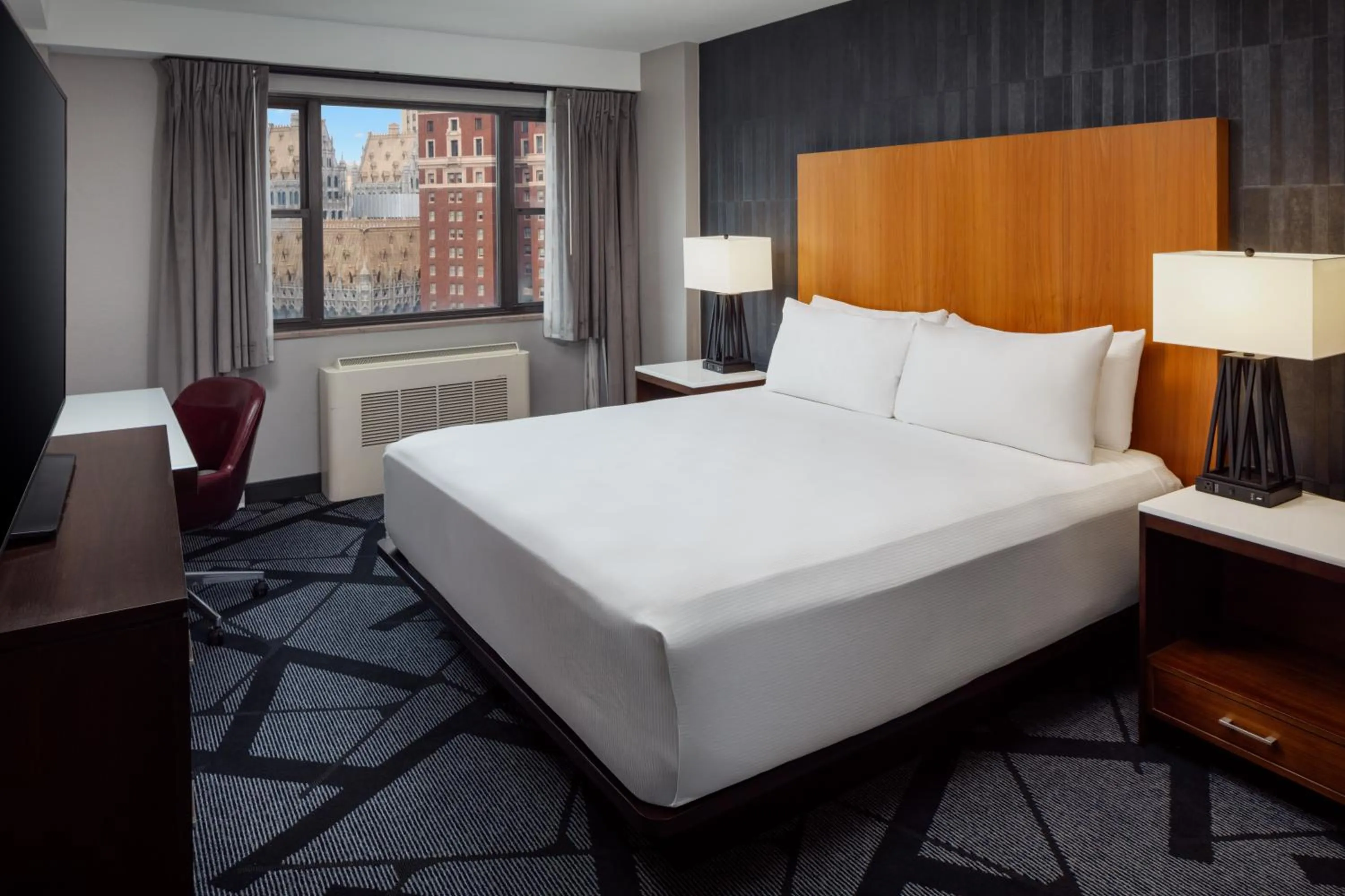 Bedroom, Bed in DoubleTree by Hilton Hotel & Suites Pittsburgh Downtown