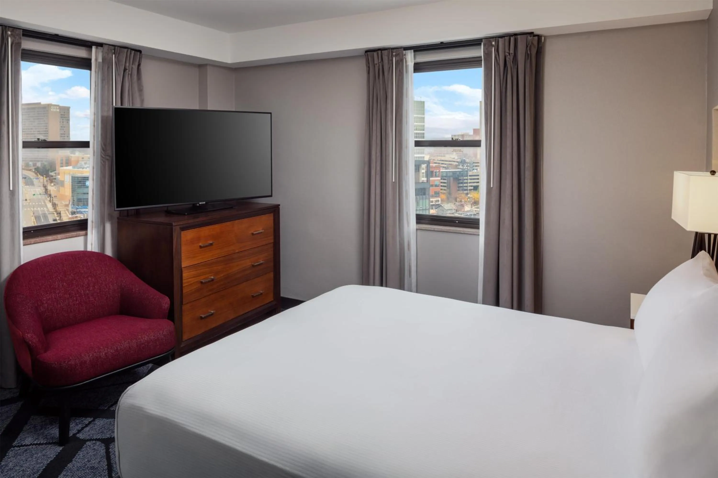 Bed in DoubleTree by Hilton Hotel & Suites Pittsburgh Downtown