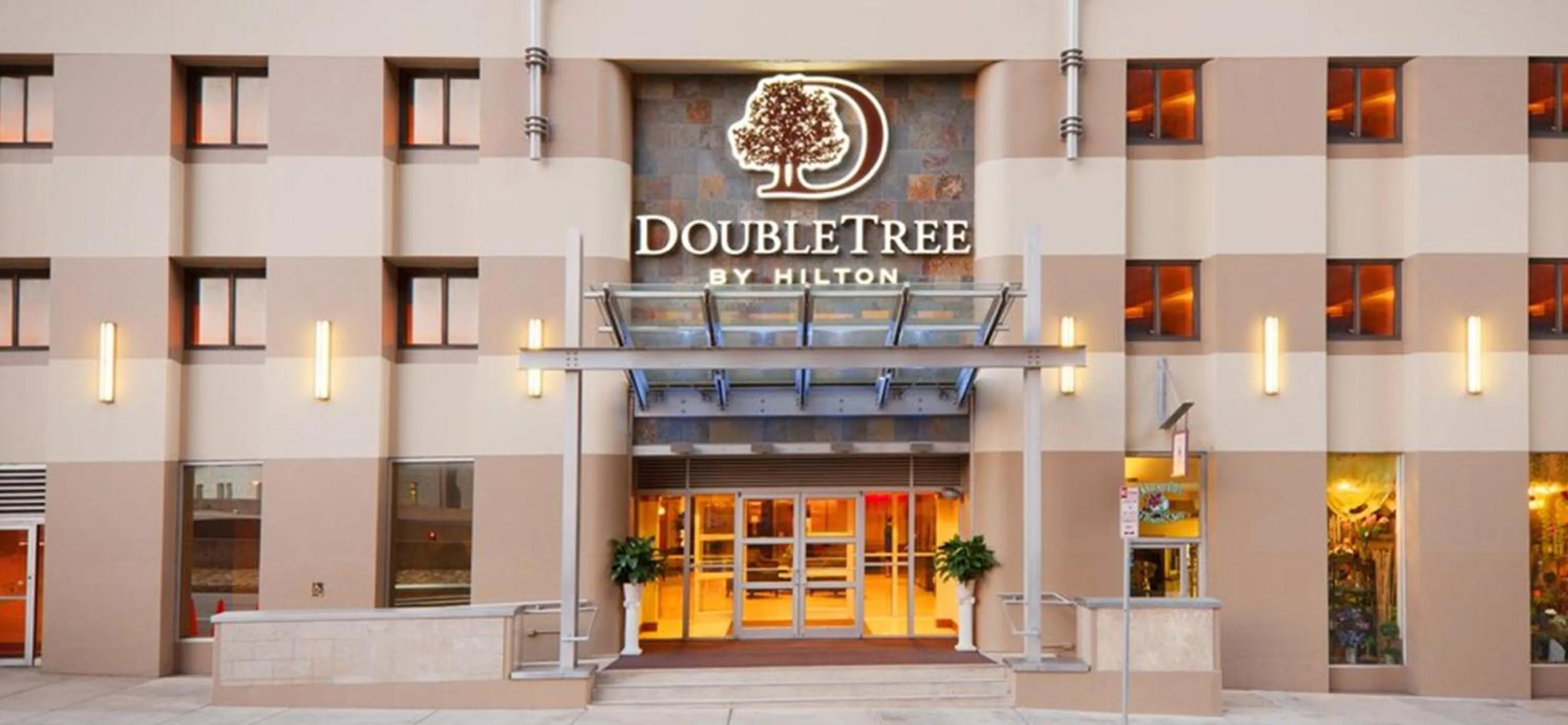 Property building in DoubleTree by Hilton Hotel & Suites Pittsburgh Downtown