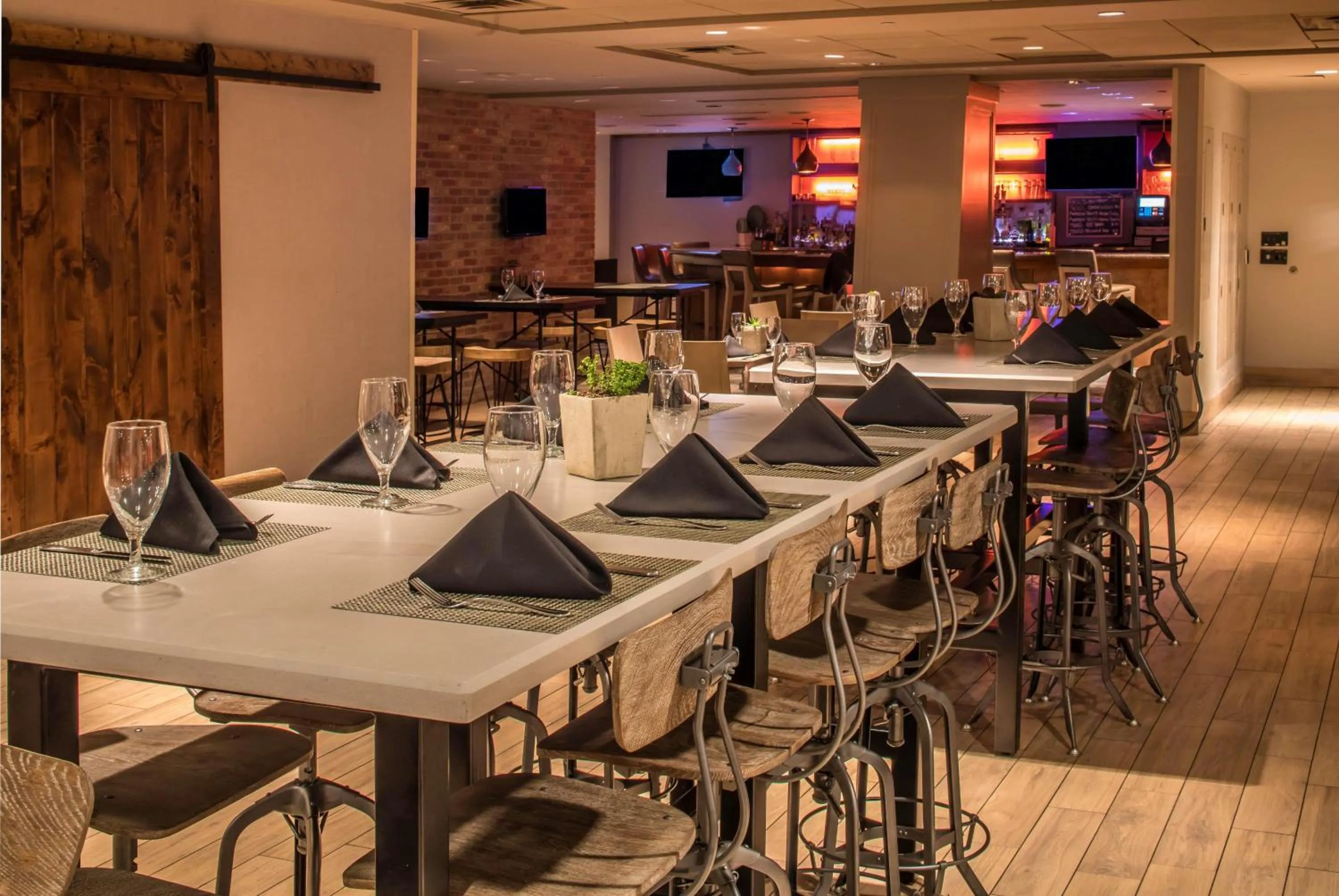 Restaurant/places to eat in DoubleTree by Hilton Hotel & Suites Pittsburgh Downtown