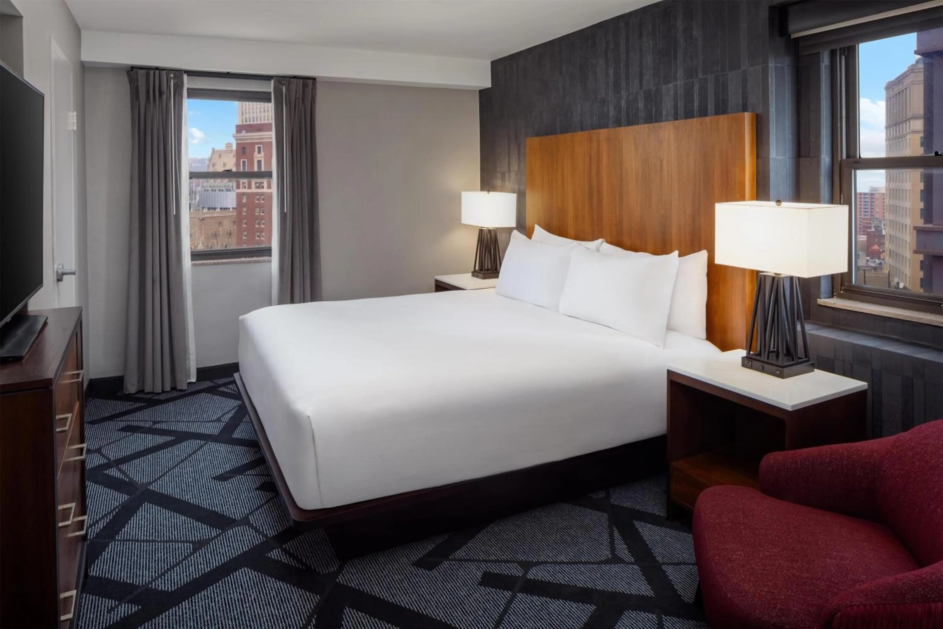 Bed in DoubleTree by Hilton Hotel & Suites Pittsburgh Downtown