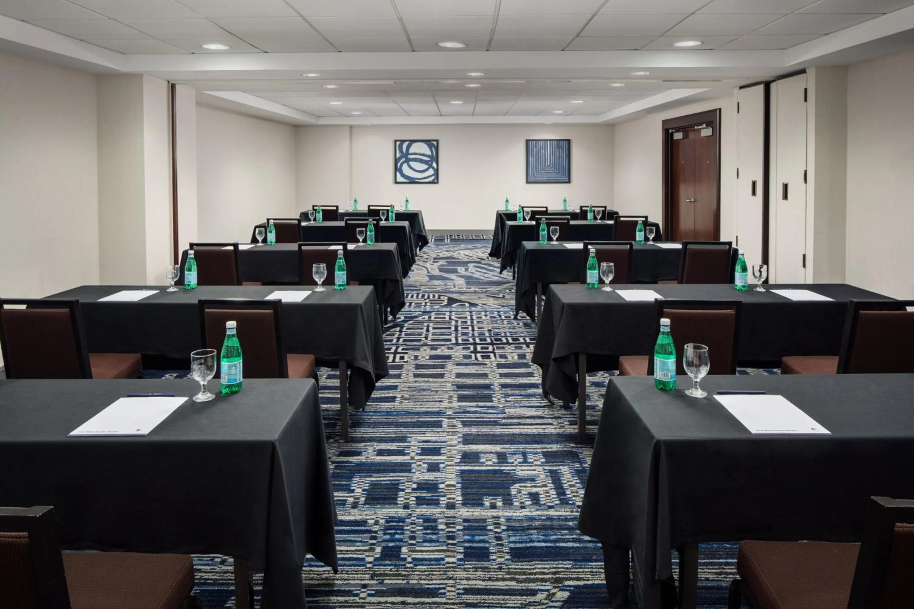 Meeting/conference room in DoubleTree by Hilton Hotel & Suites Pittsburgh Downtown