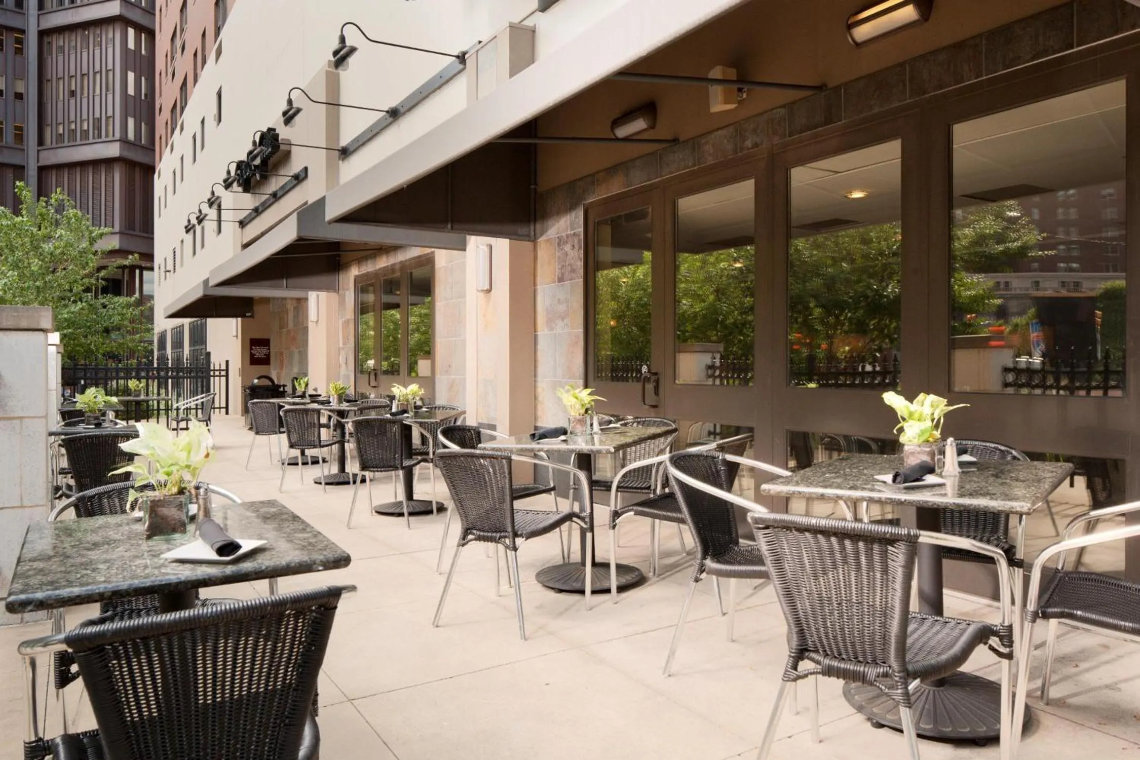 Restaurant/places to eat in DoubleTree by Hilton Hotel & Suites Pittsburgh Downtown