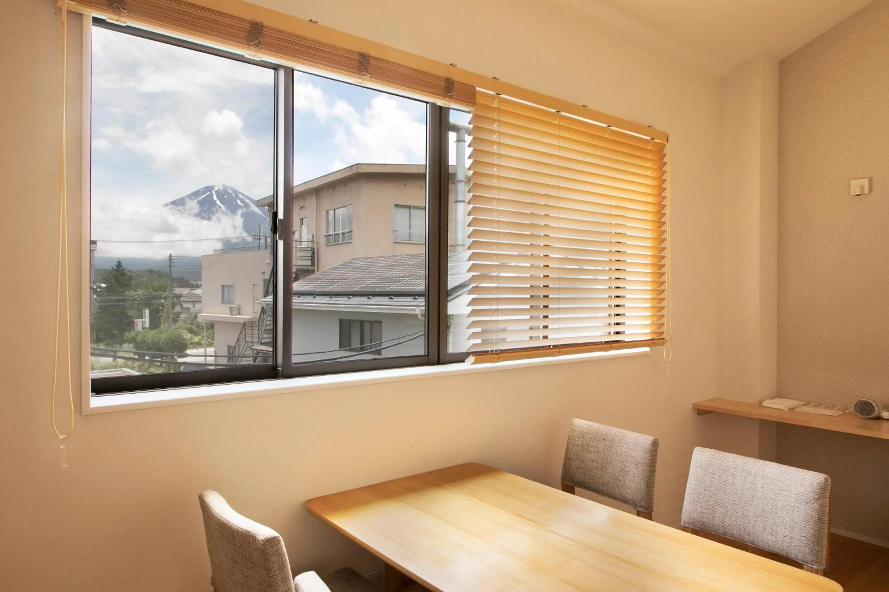 Dot Hostel&Bar 富士山