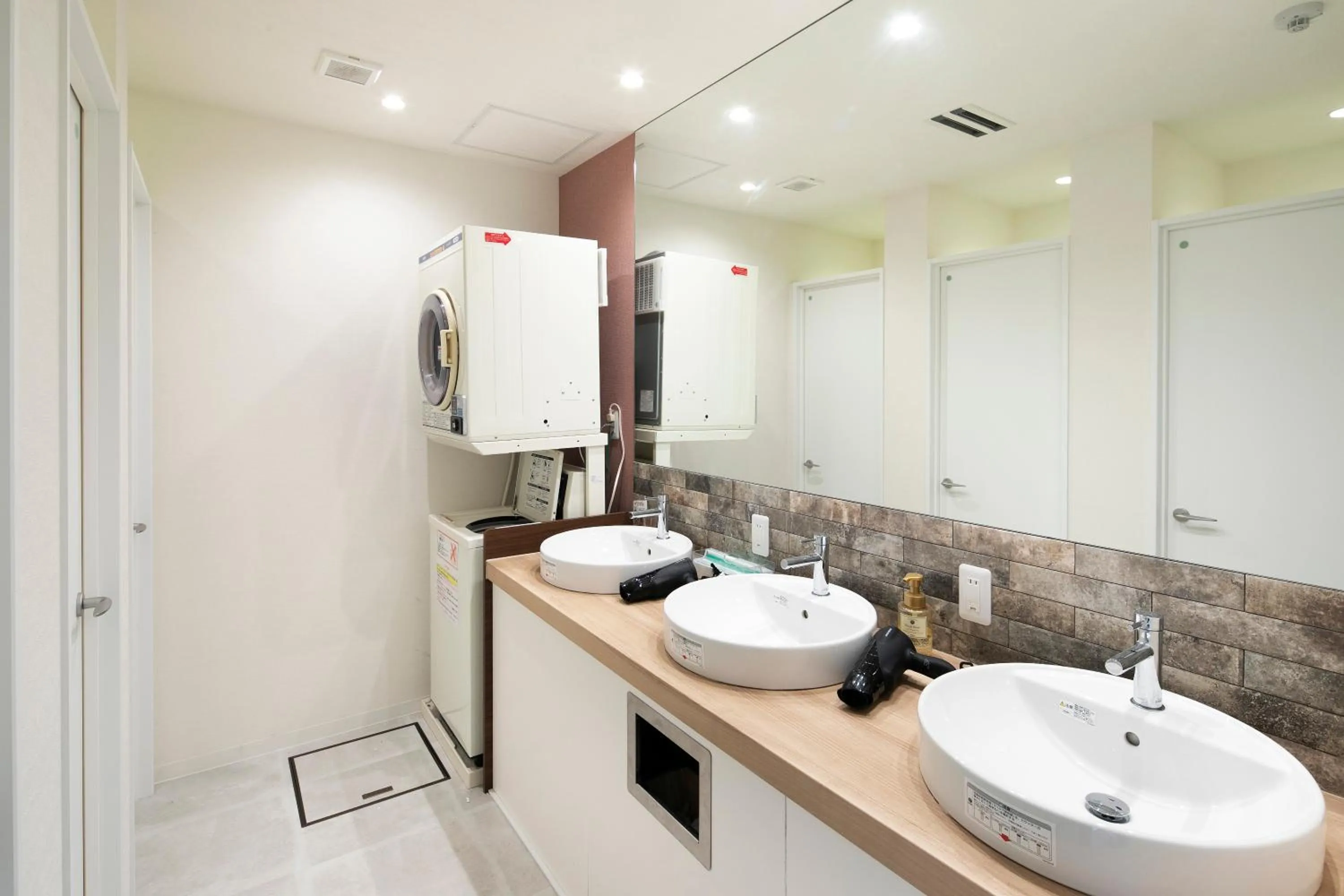 Bathroom in Dot Hostel&Bar 富士山