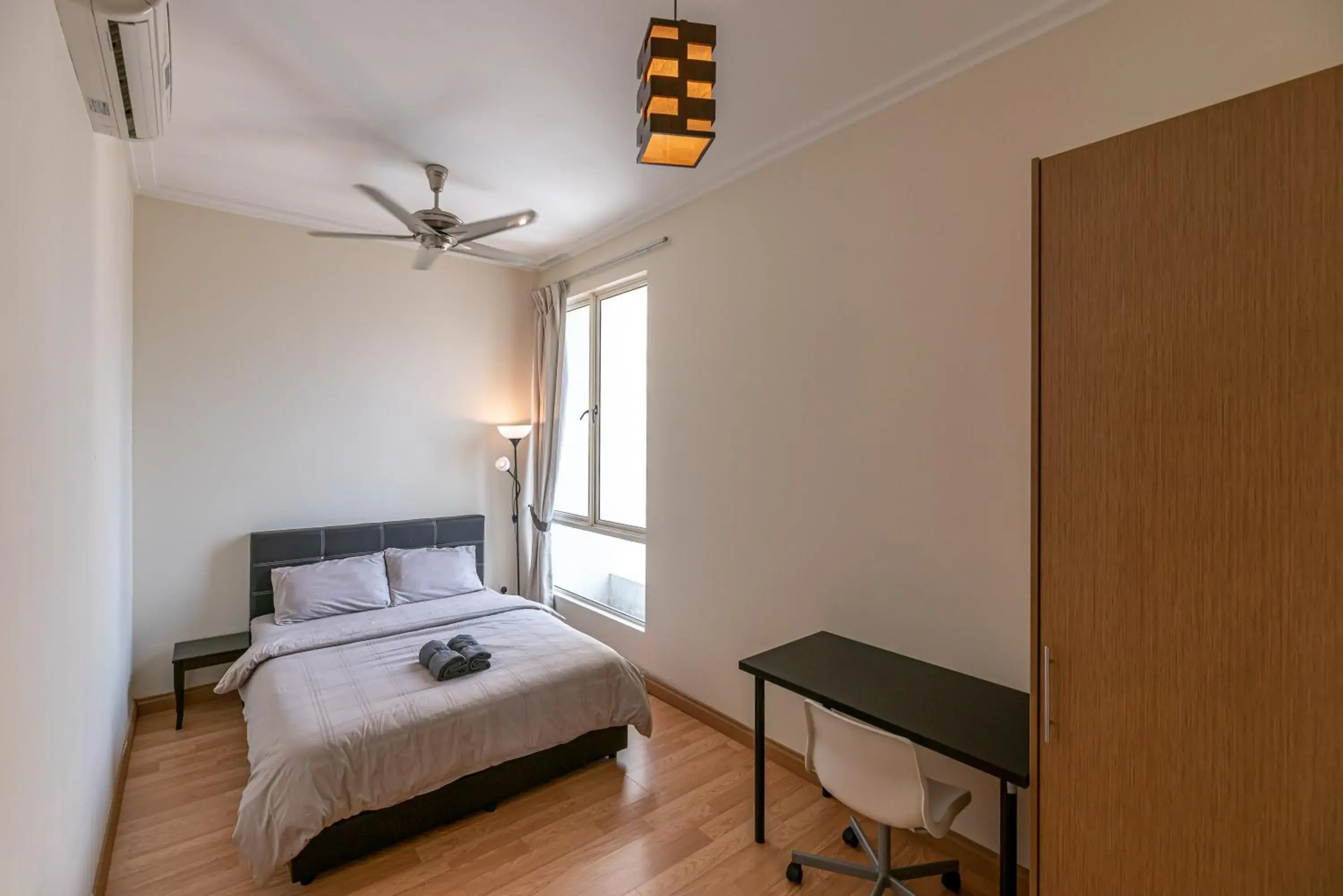 Queen Room with Shared Bathroom in Rex Ollie @ 231 TR Suite Queen Room with Shared Bathroom in Rex Ollie @ 231 TR Suite