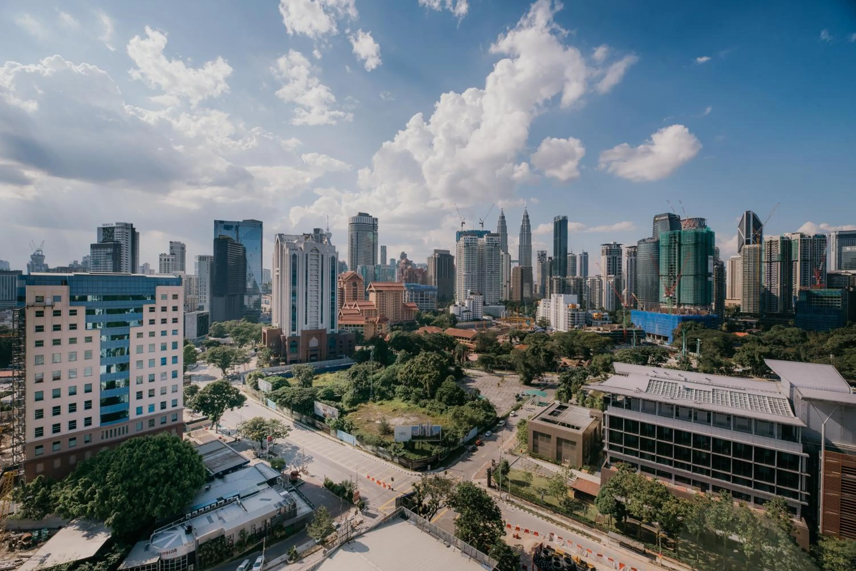 City view in Rex Ollie @ 231 TR Suite