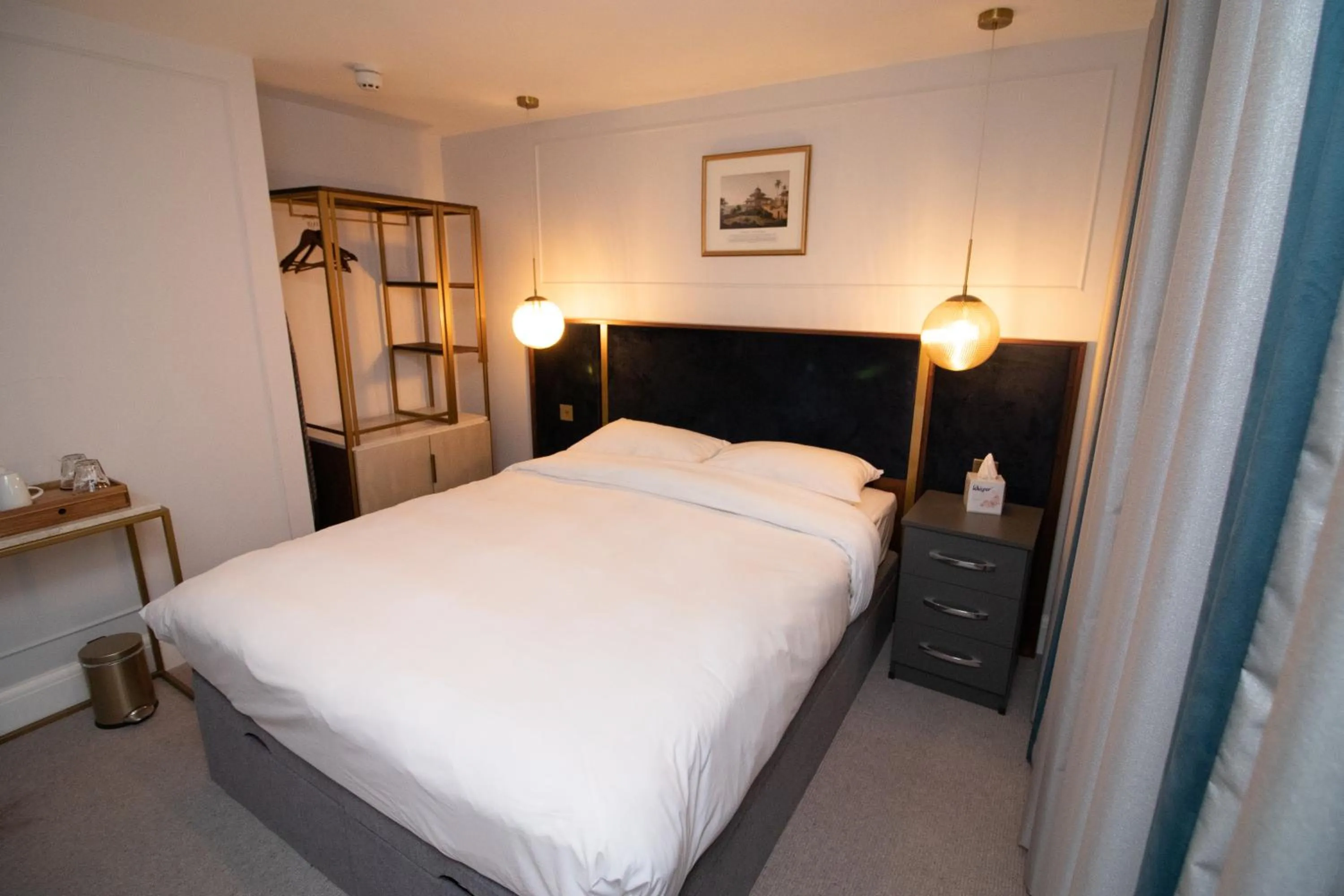 Bed in Three Falcons