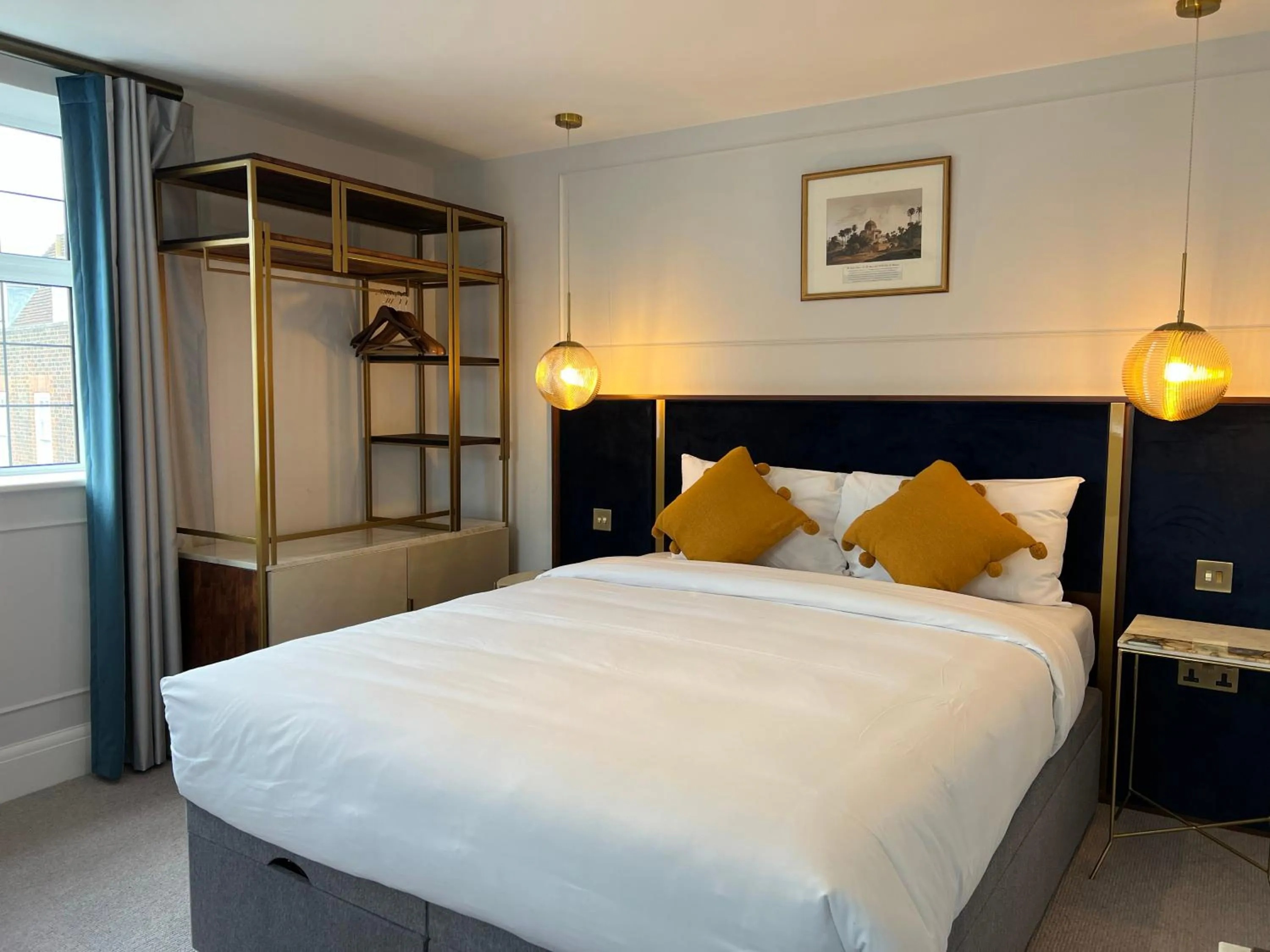 Bed in Three Falcons