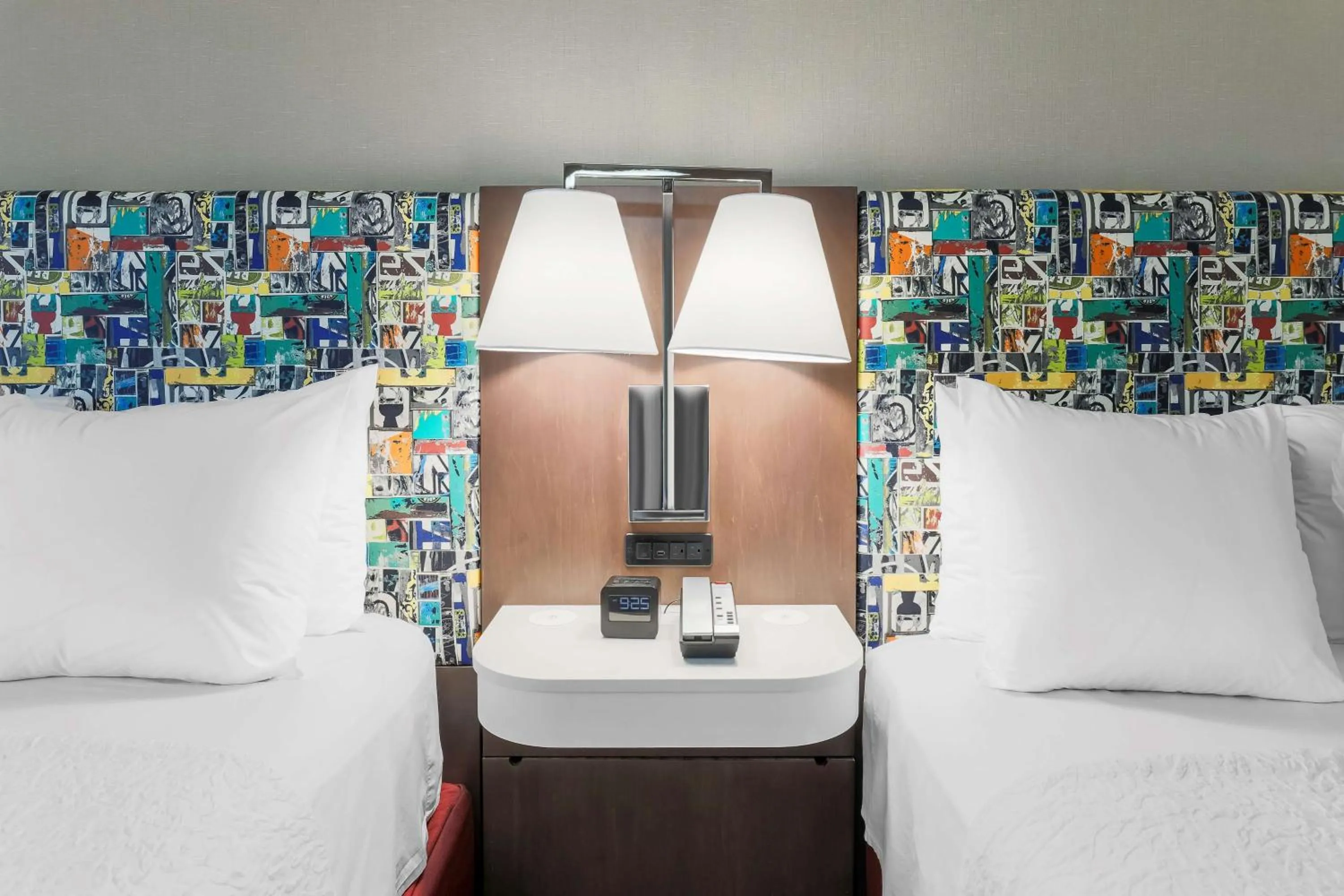 Bed in Hampton Inn & Suites Pittsburgh Downtown