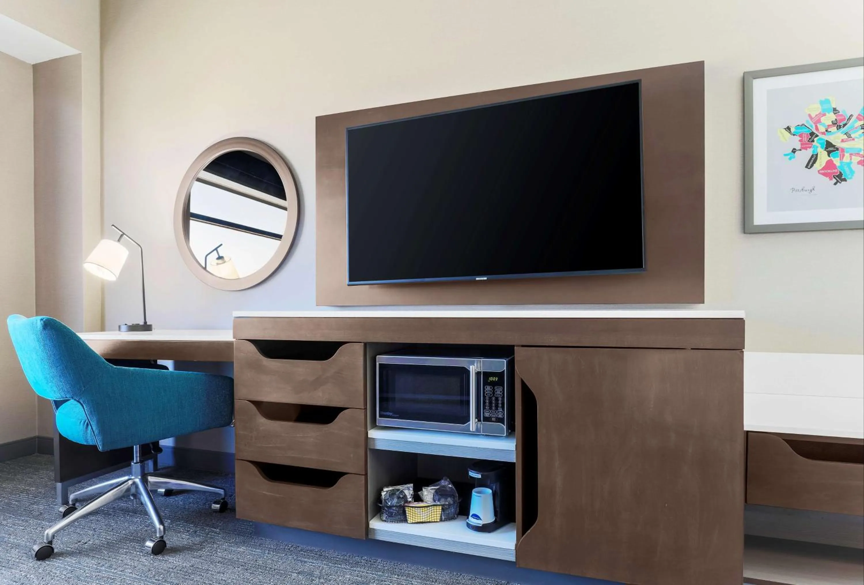 TV and multimedia in Hampton Inn & Suites Pittsburgh Downtown