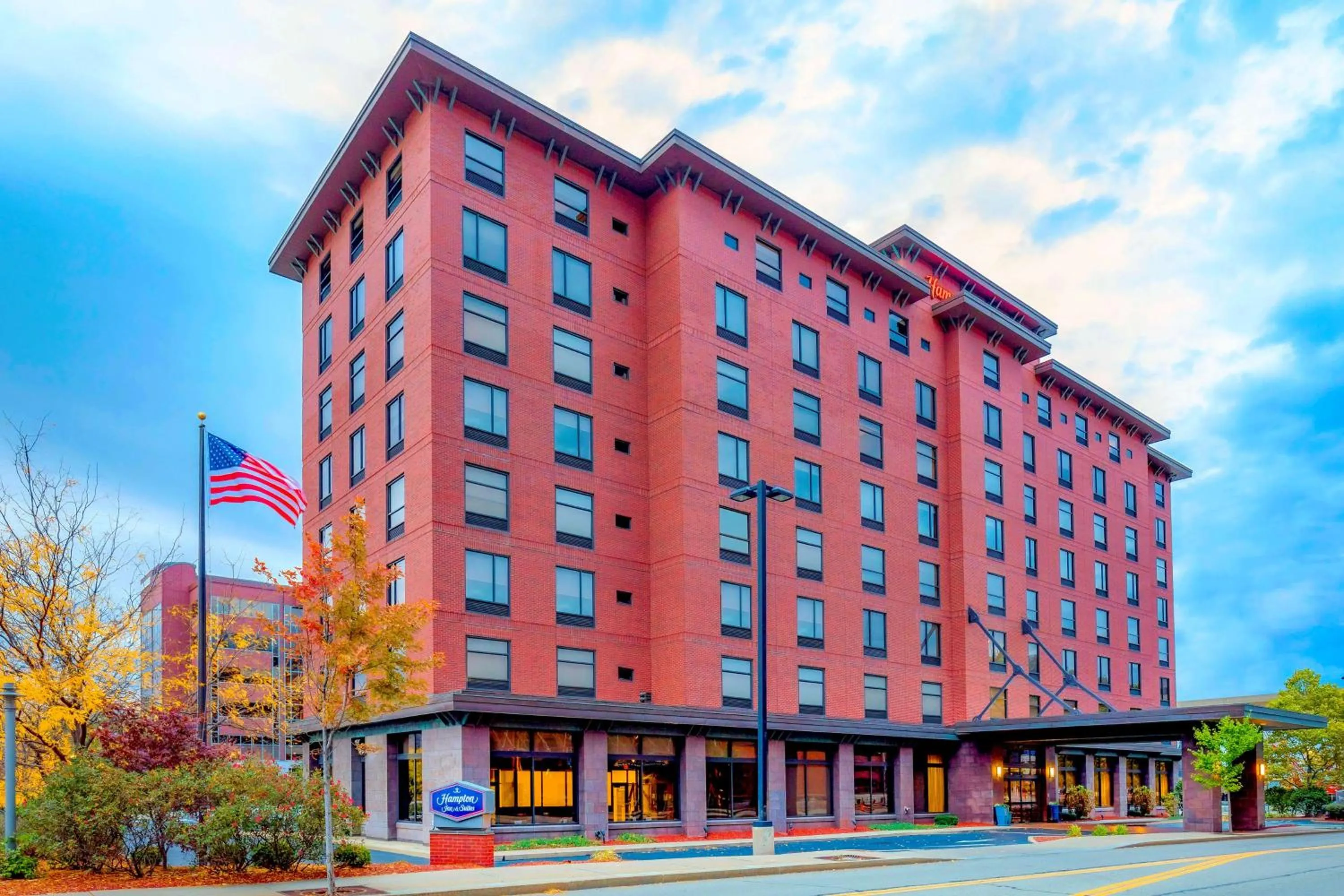Property building in Hampton Inn & Suites Pittsburgh Downtown