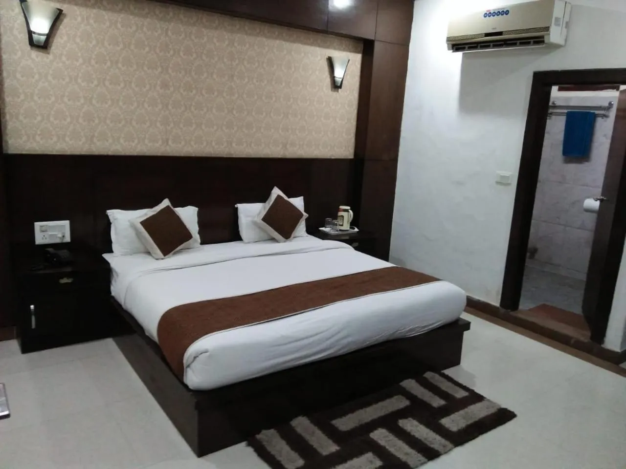 Bed in Hotel Agra Dazzling East Gate