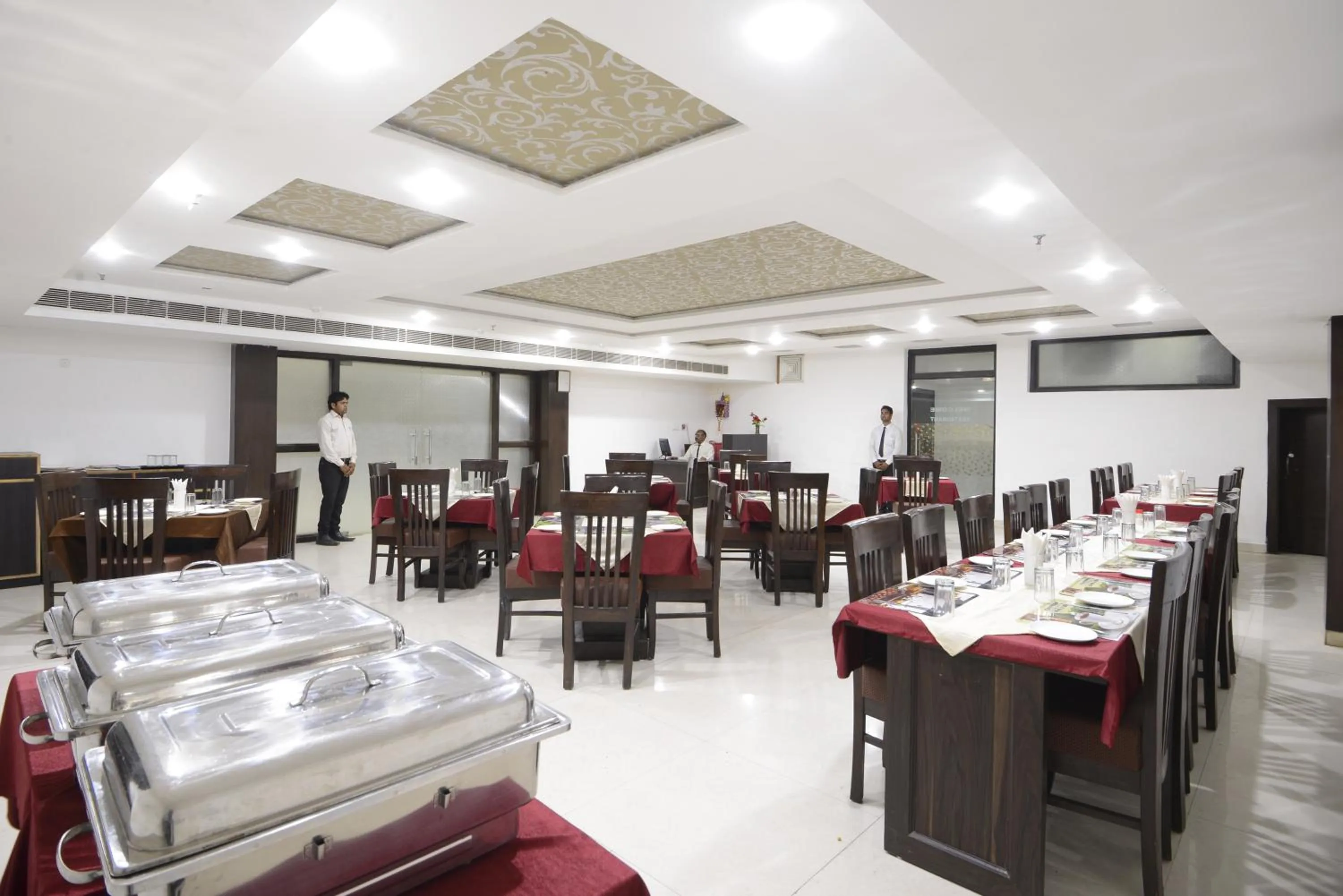 Property building in Hotel Agra Dazzling East Gate