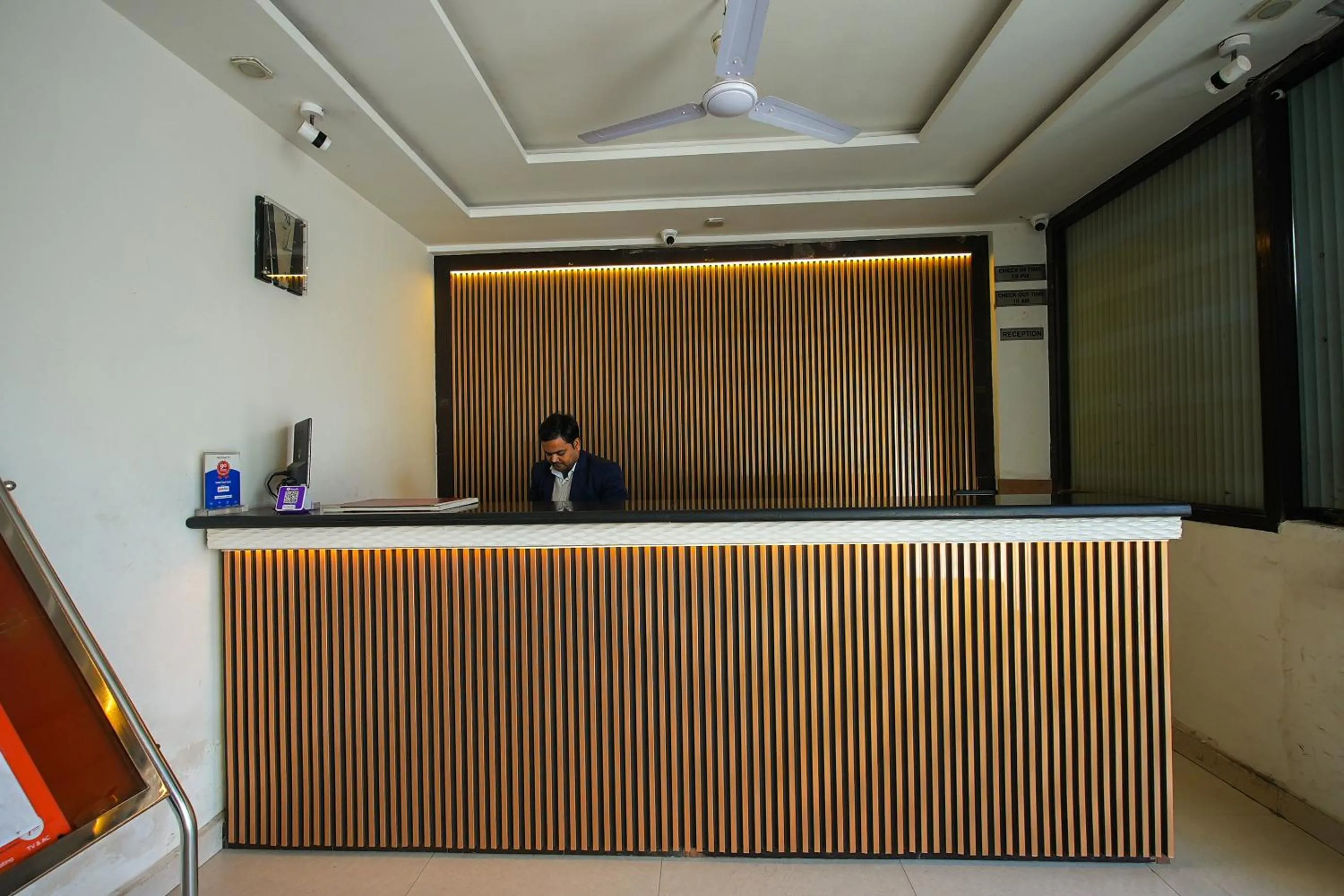 People in Hotel Agra Dazzling East Gate