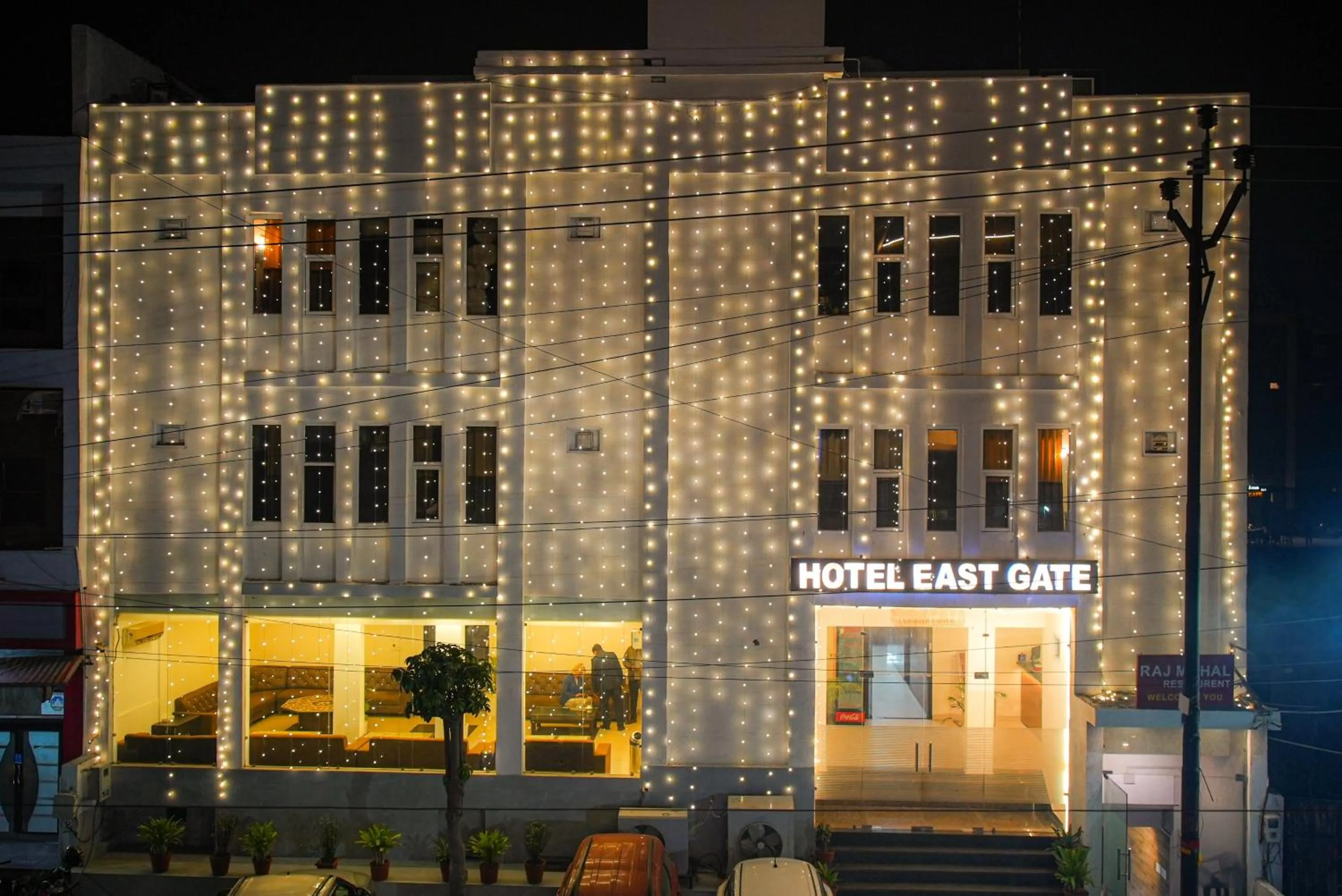 Facade/entrance in Hotel Agra Dazzling East Gate