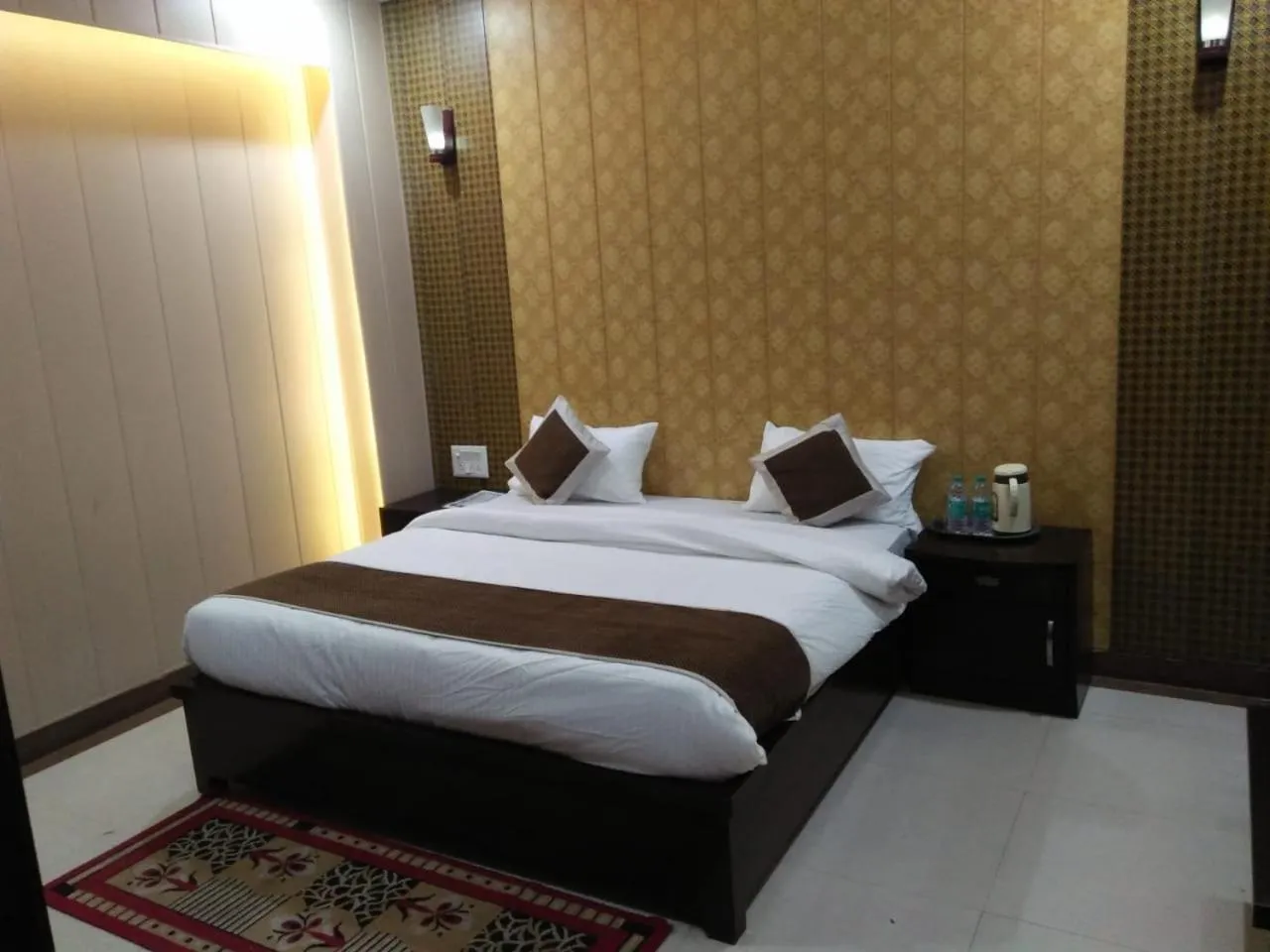 Bed in Hotel Agra Dazzling East Gate