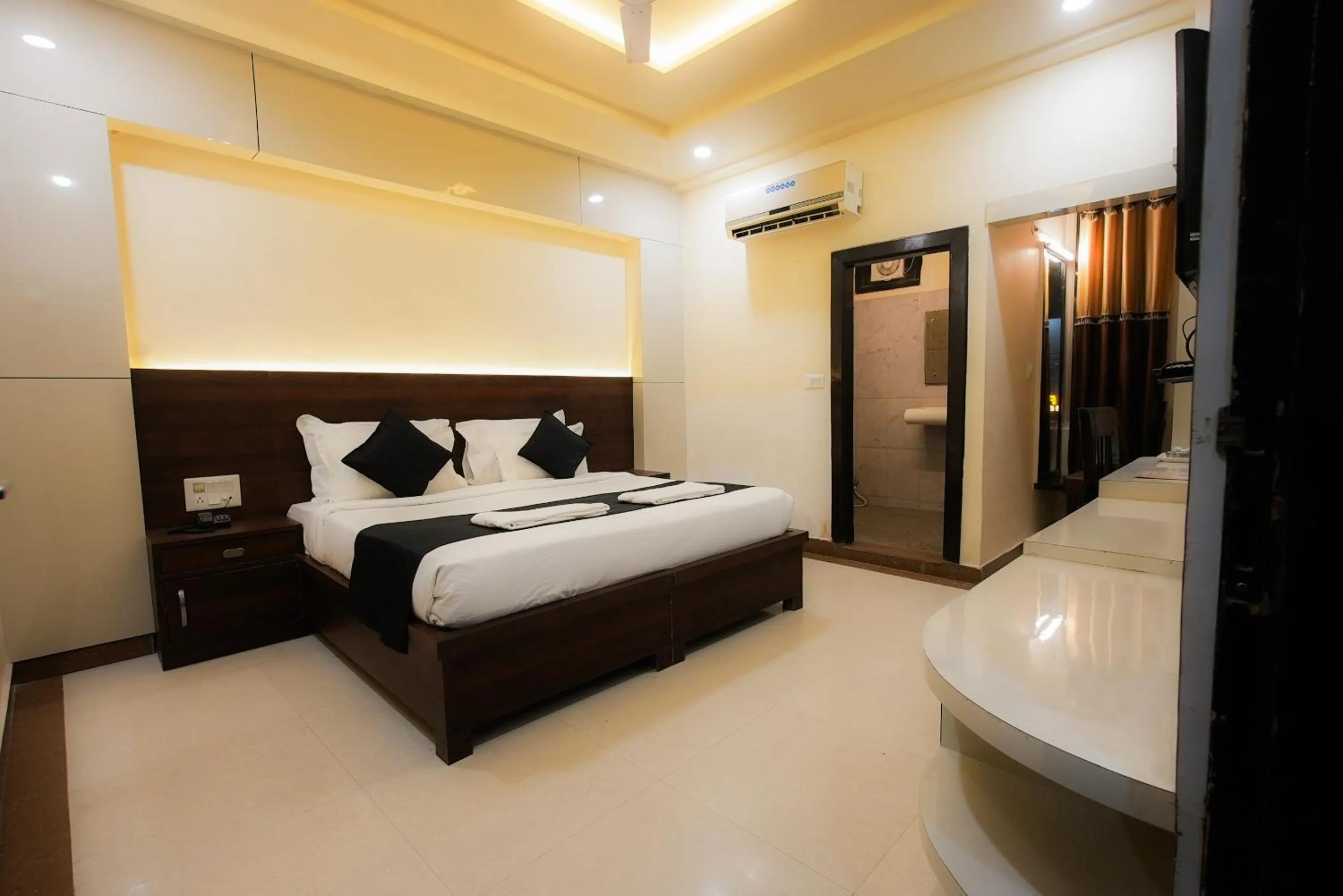 Bed in Hotel Agra Dazzling East Gate