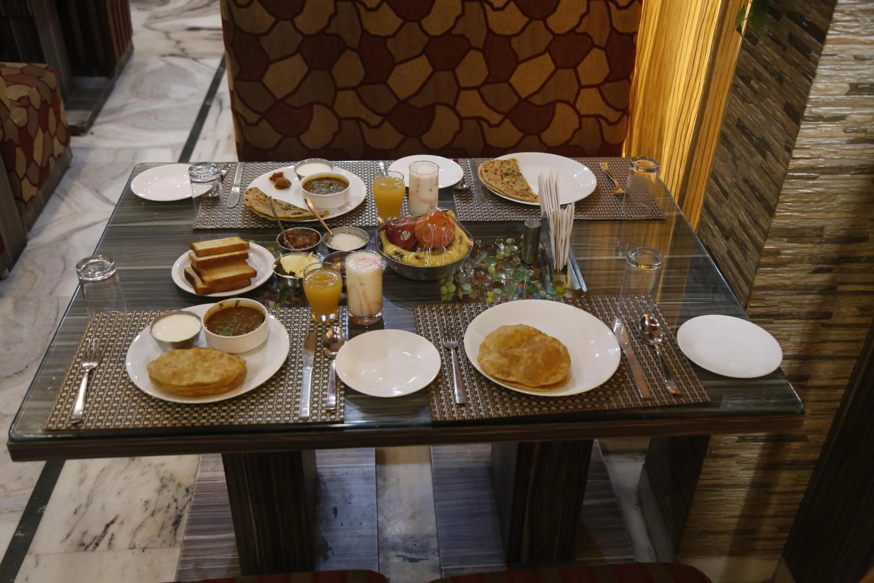 Breakfast in Hotel Agra Dazzling East Gate