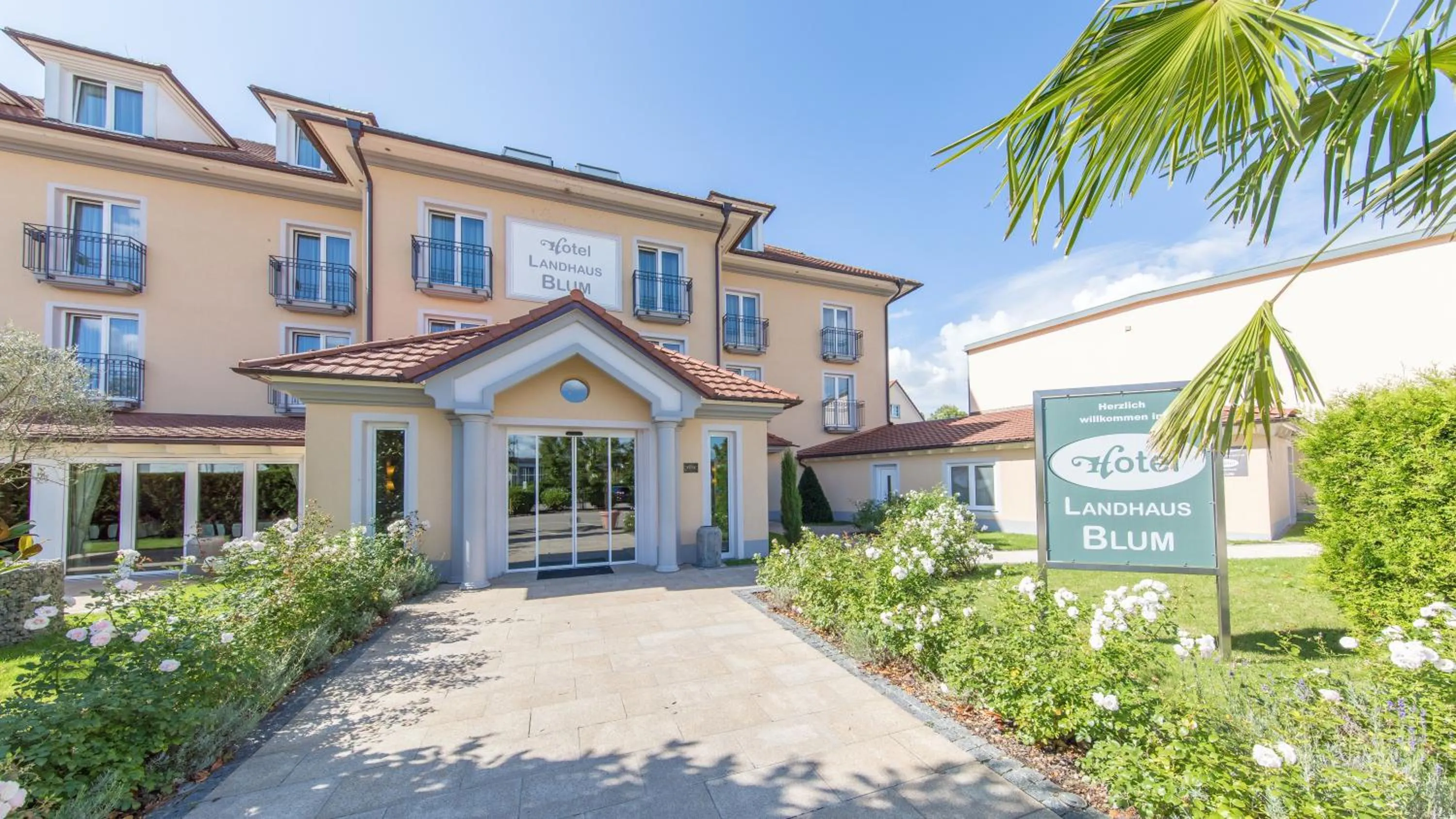 Facade/entrance in Heuboden Hotel Landhaus Blum