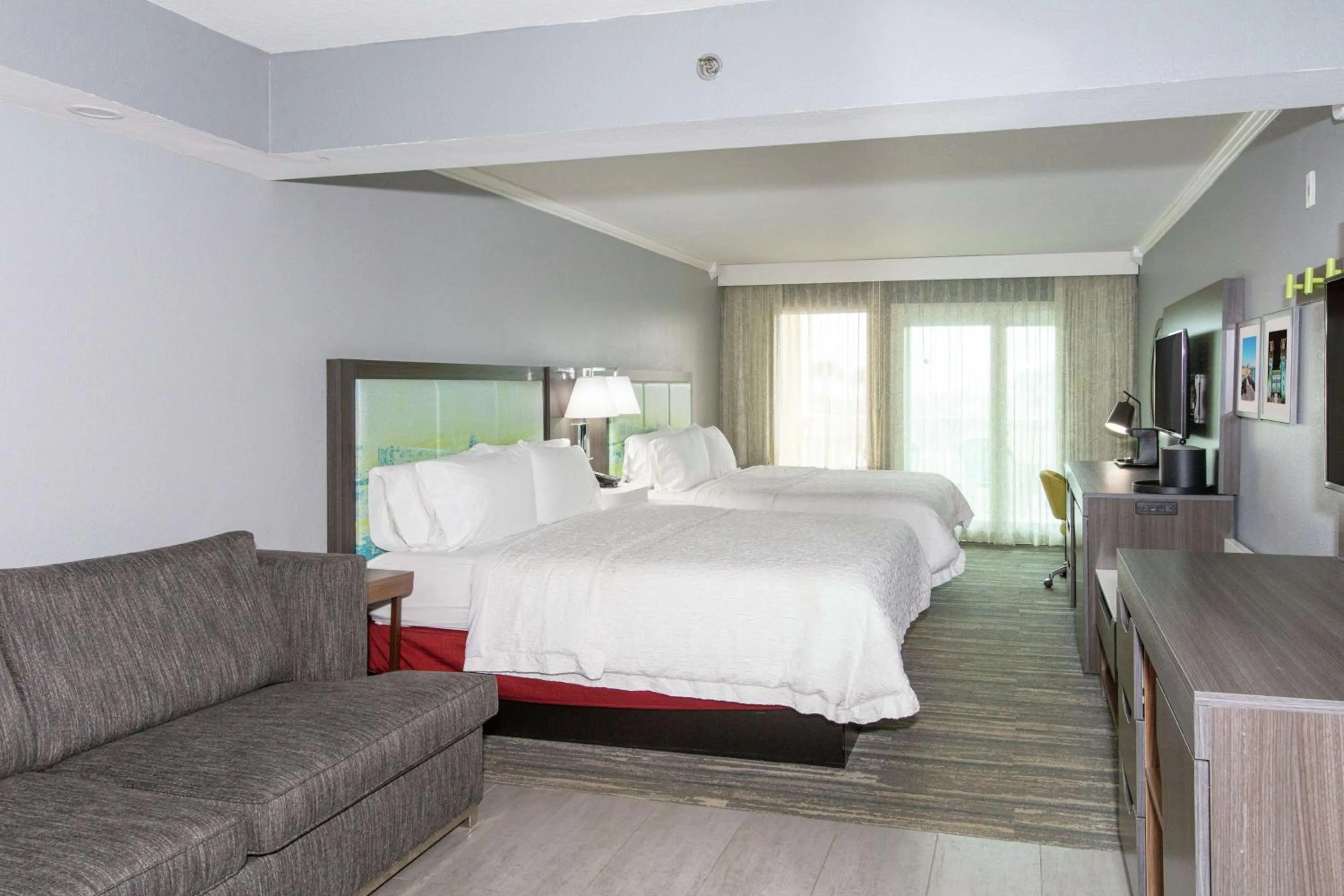 Bedroom, Bed in Hampton Inn Saint Augustine Beach
