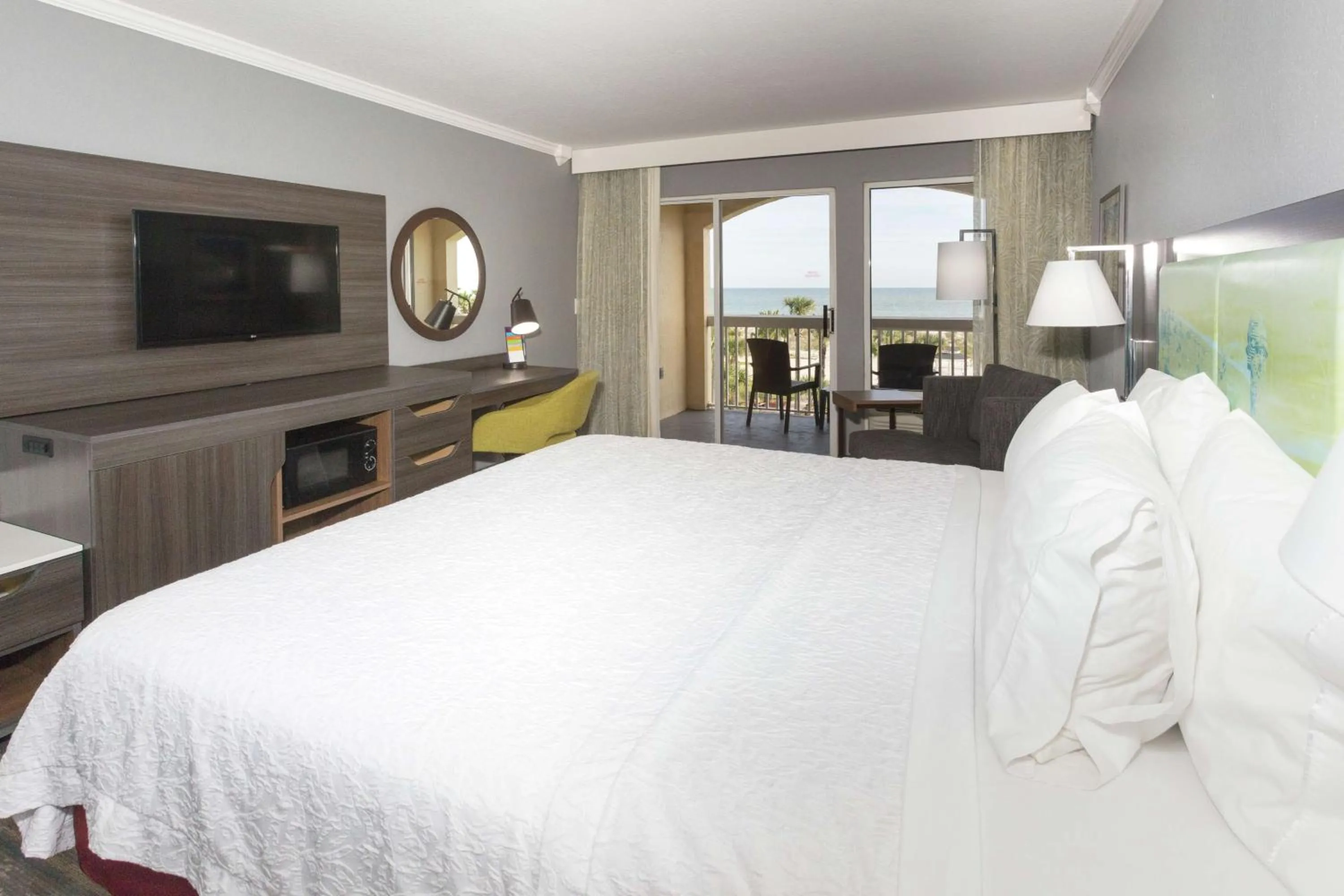 Bedroom, Bed in Hampton Inn Saint Augustine Beach