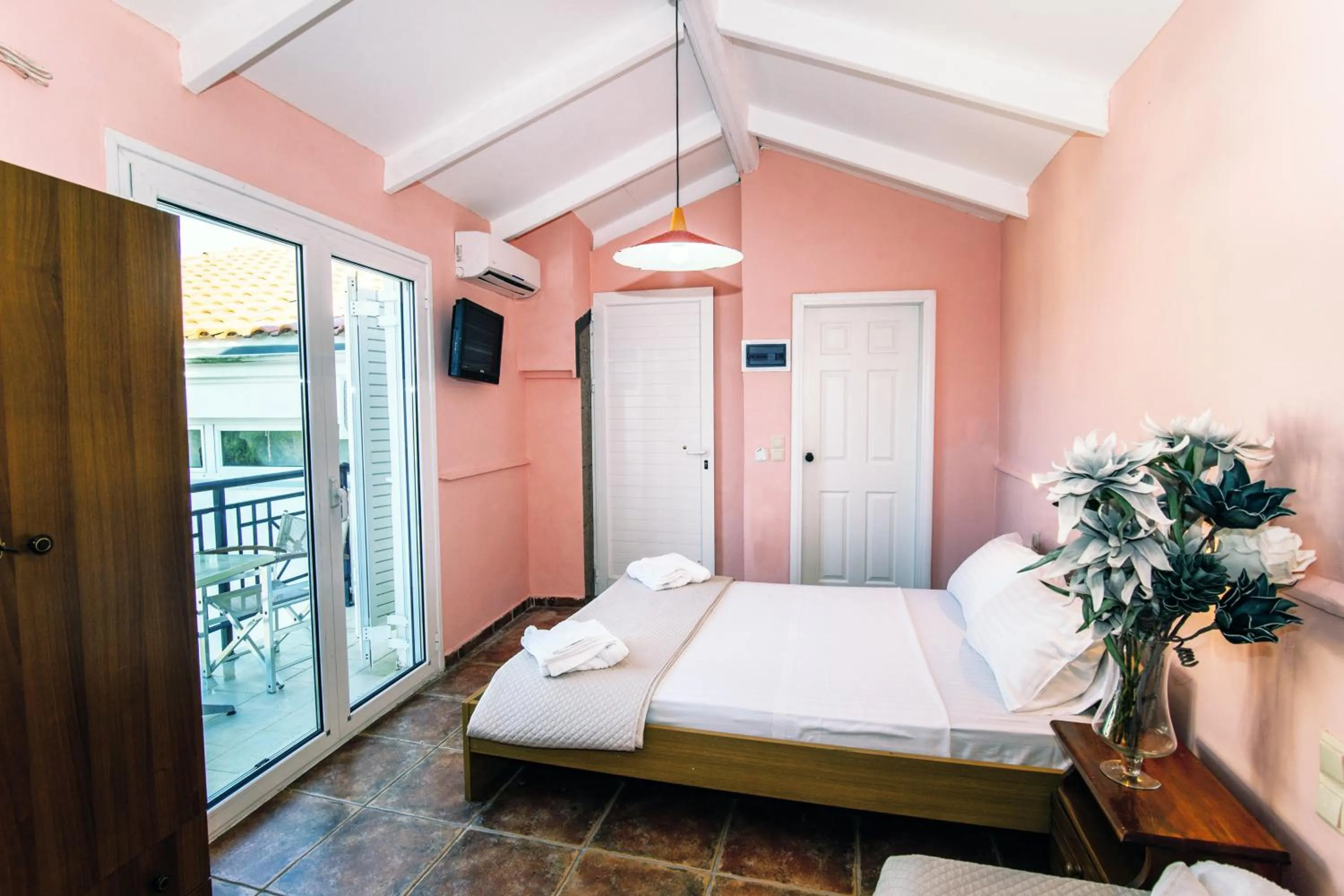 Balcony/Terrace, Bed in Hotel Aura