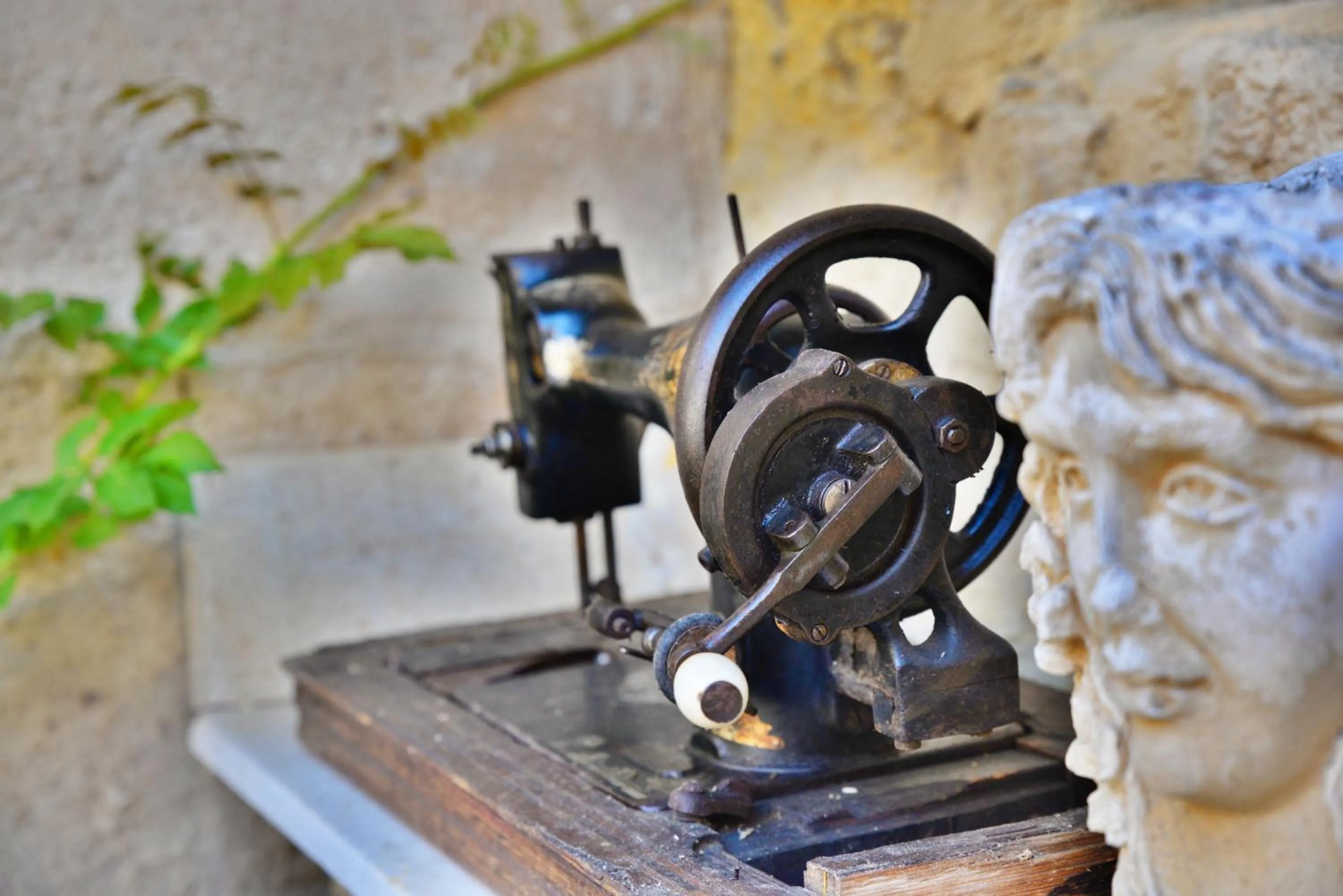 Communal lounge/ TV room in Antik Cave House