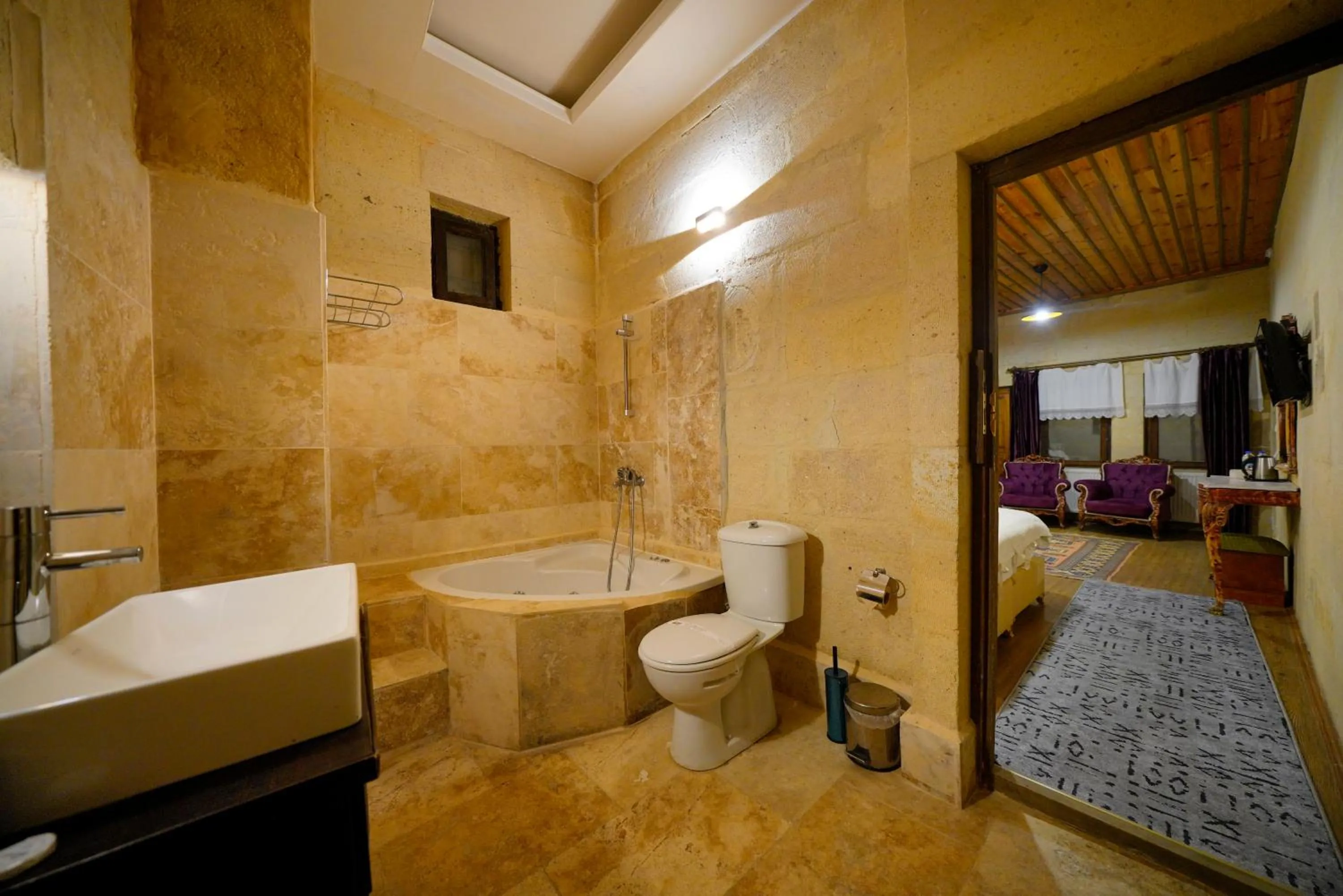 Shower in Antik Cave House