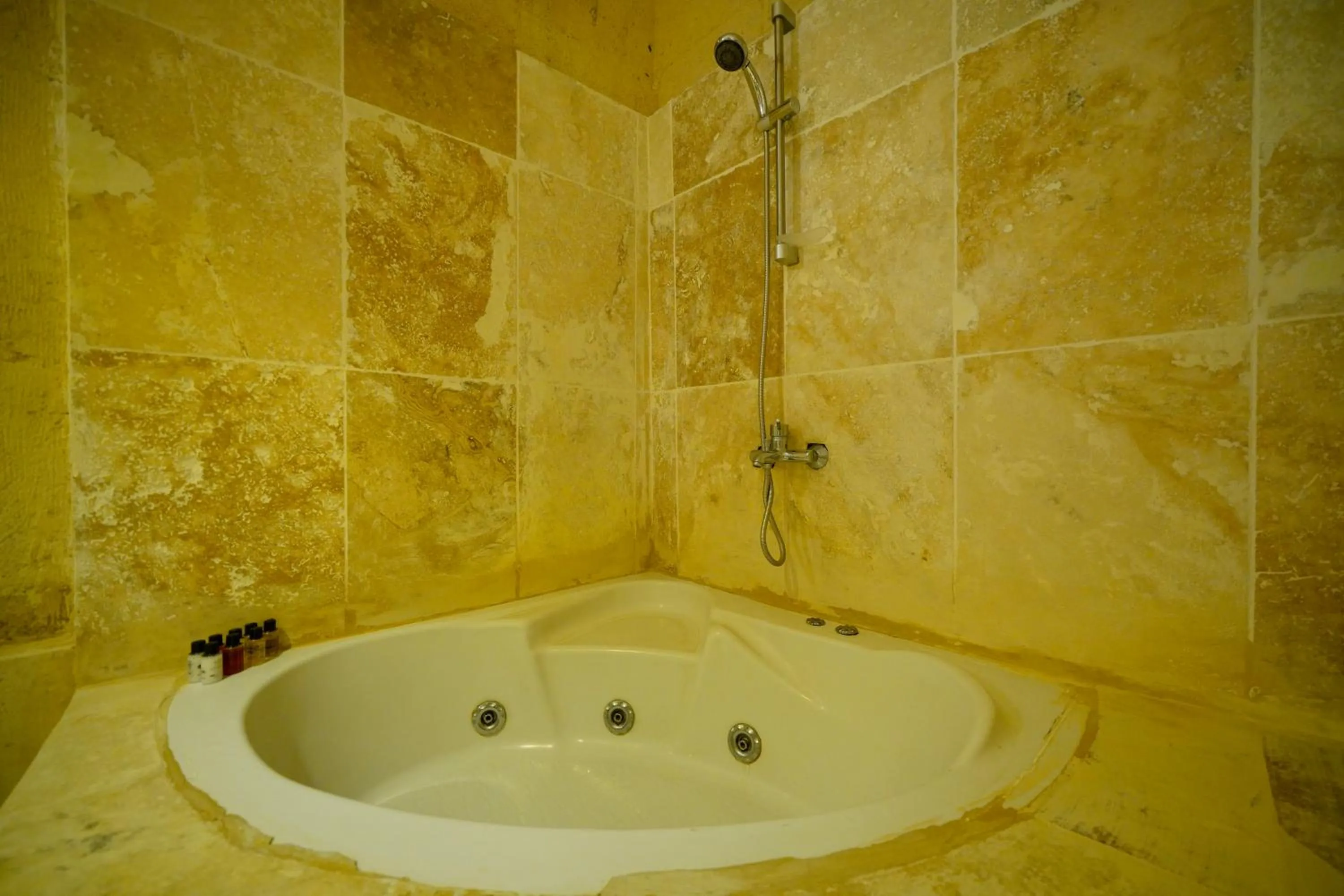 Shower in Antik Cave House