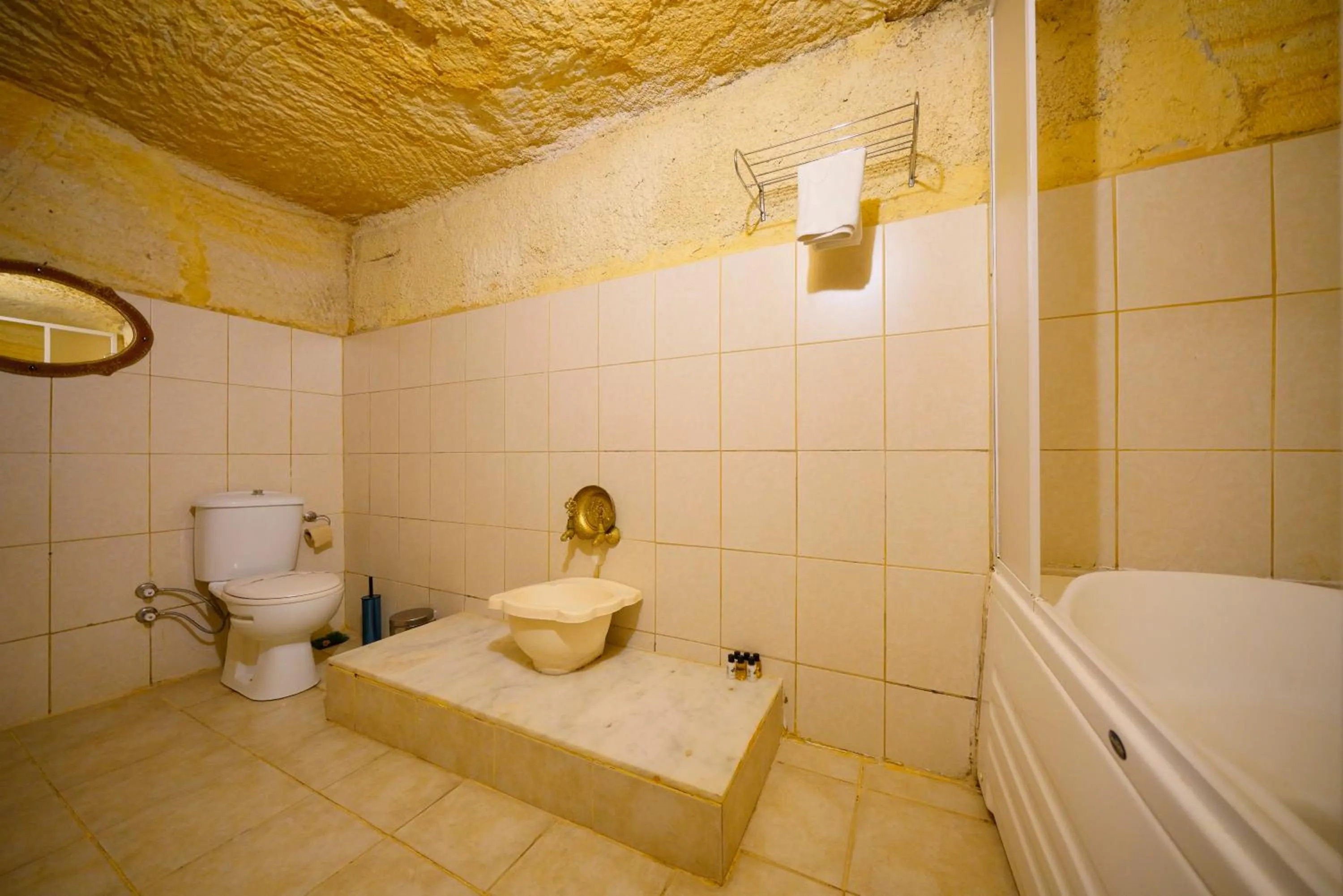 Toilet in Antik Cave House