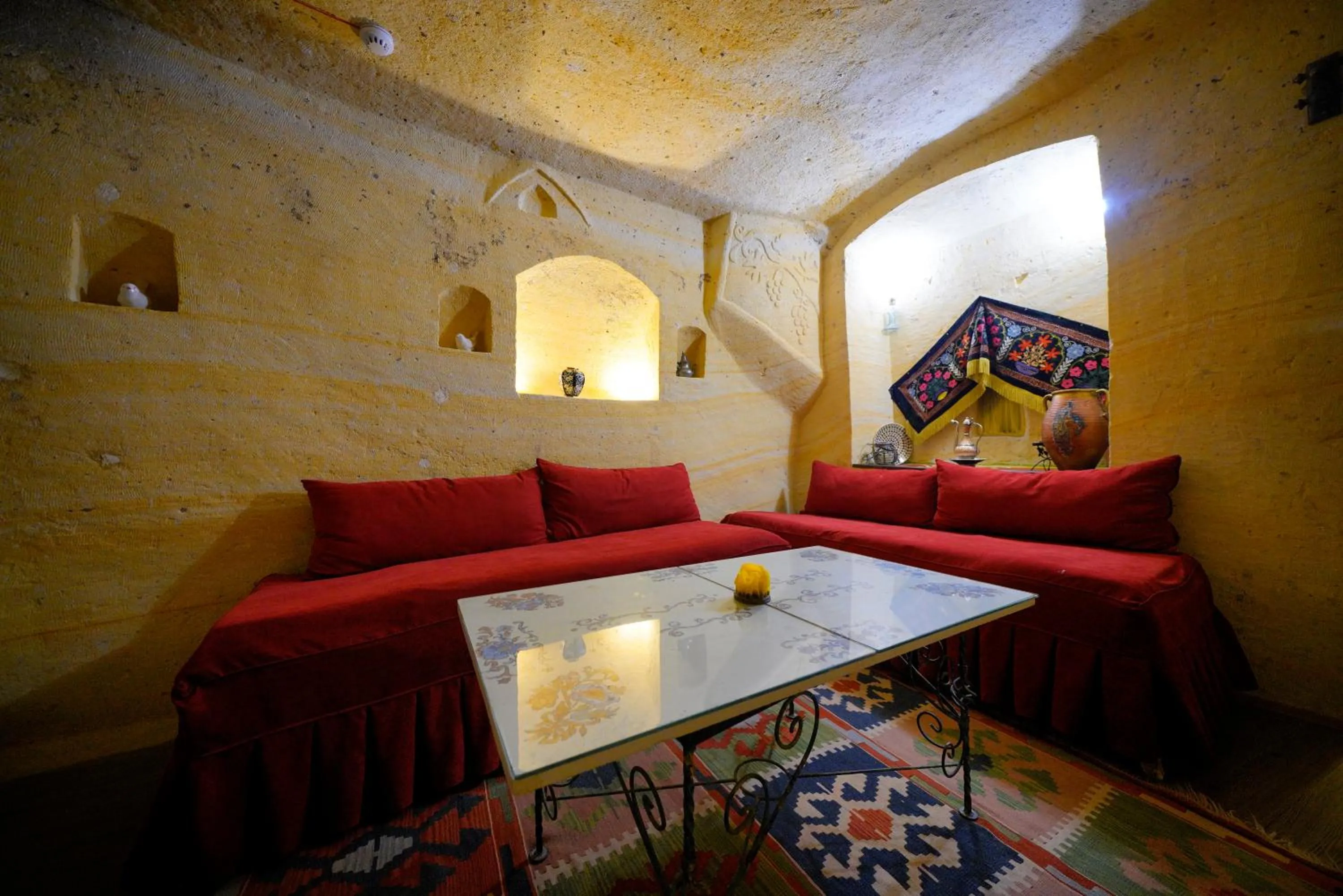 Living room in Antik Cave House