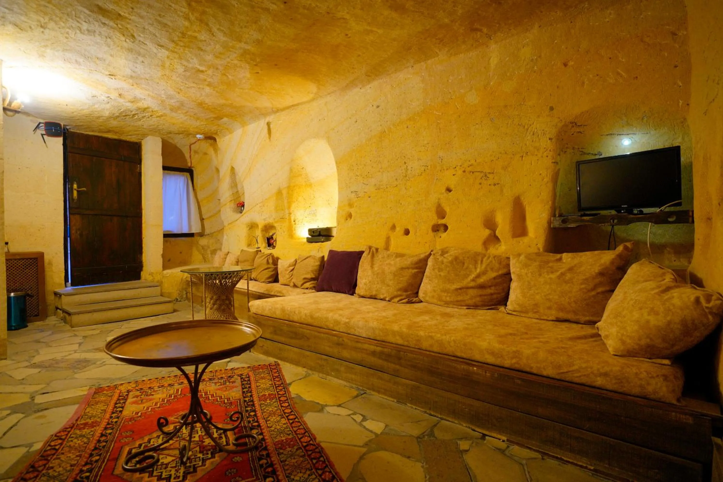 Living room in Antik Cave House