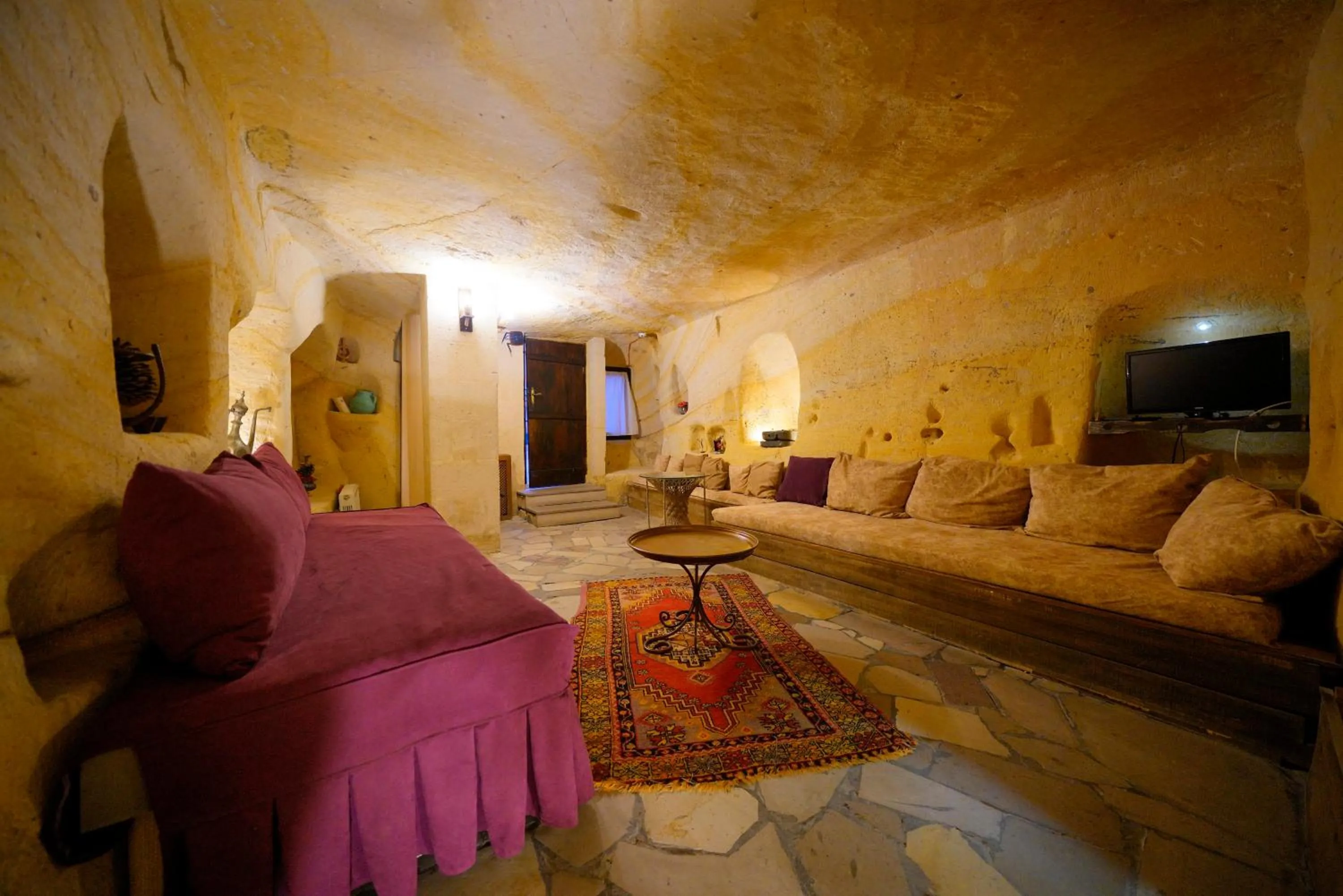 Living room in Antik Cave House