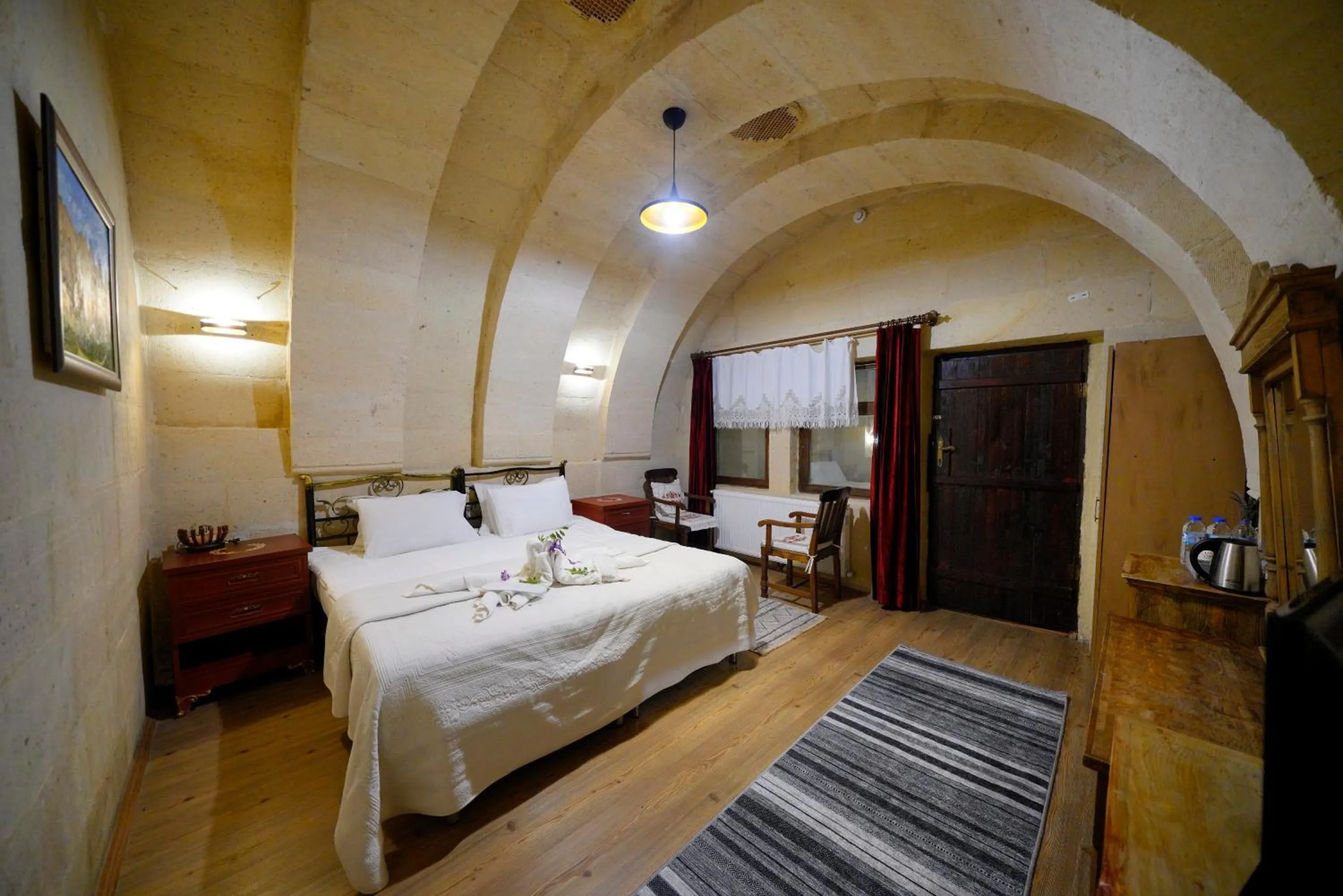 Photo of the whole room in Antik Cave House